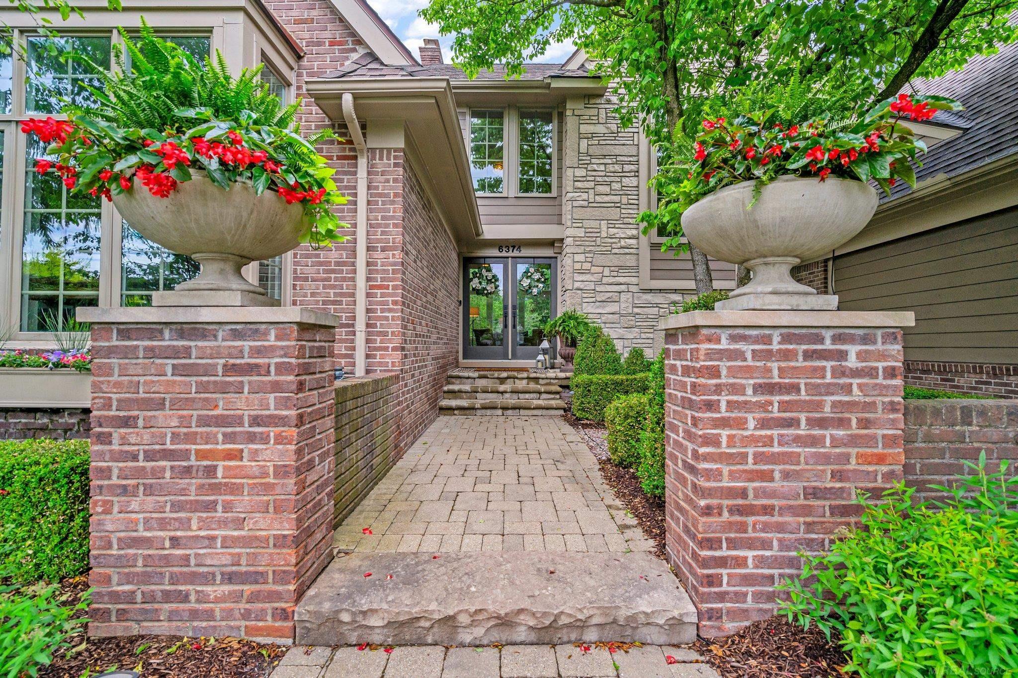 6374 Cherry Tree Court Rochester, MI 48306 - Photo 5 of 54 50143541-9a9d6783-73d8-4f4e-9c1c-5136a75c8ec0.JPG