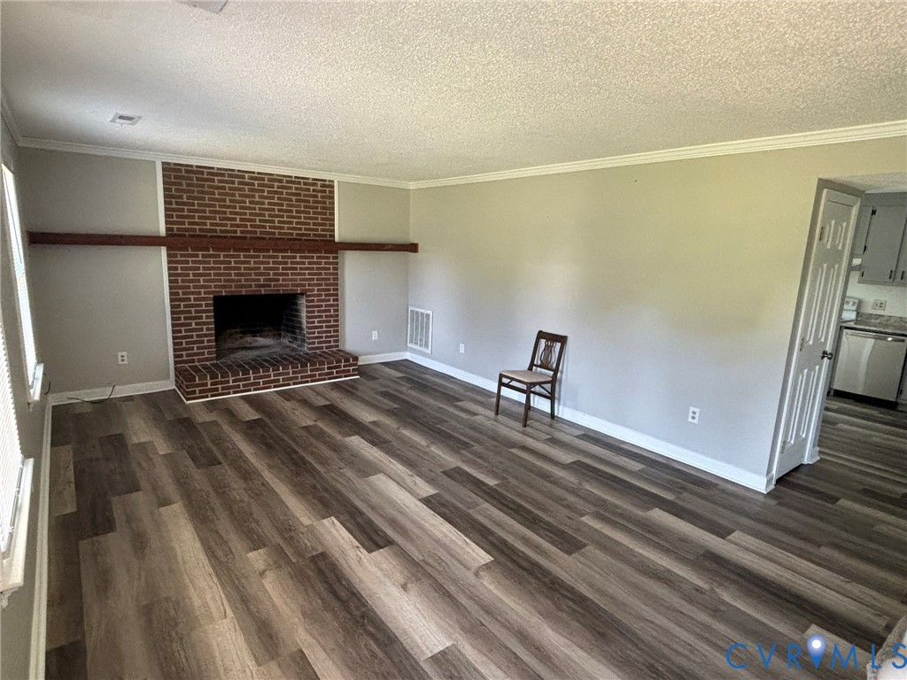 8630 Richmond Road Toano, VA 23168 - Photo 3 of 22 Unit A Living room