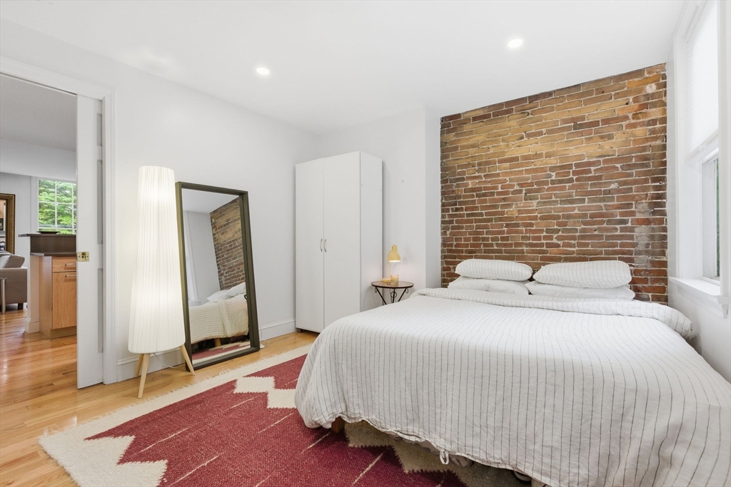 4 Derne Street, Unit 2 Boston, MA 02114 - Photo 17 of 32