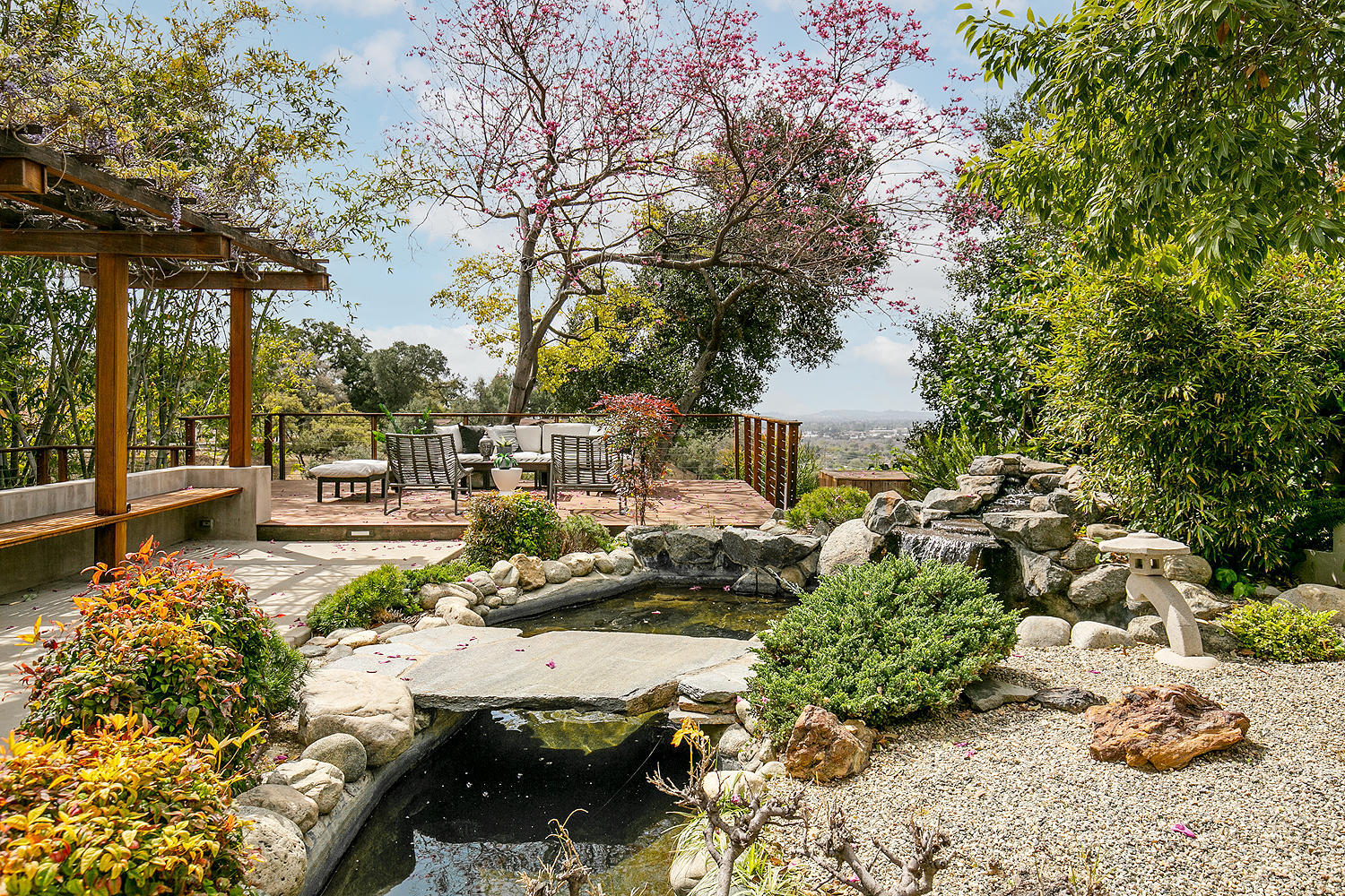 1400 Edgecliff Lane Pasadena, CA 91107 - Photo 9 of 43 a view of yard with patio