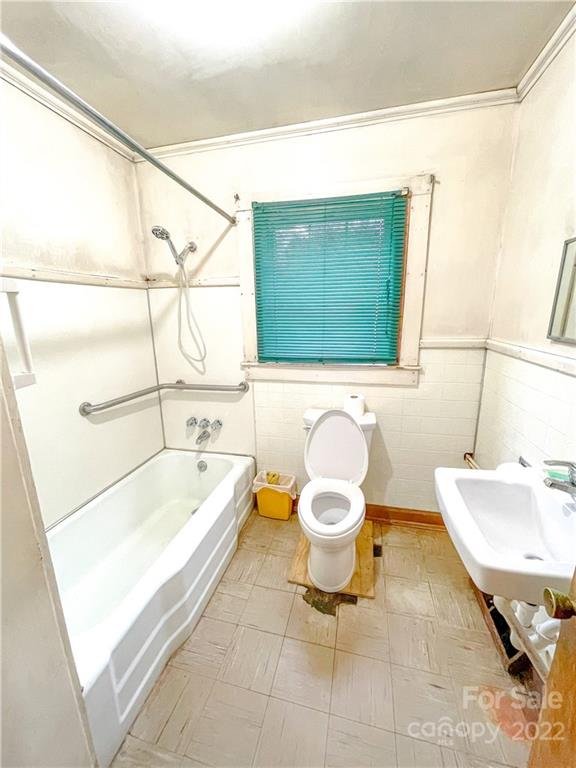 8548 Jc Road Vale, NC 28168 - Photo 10 of 20 a bathroom with a sink and a bathtub