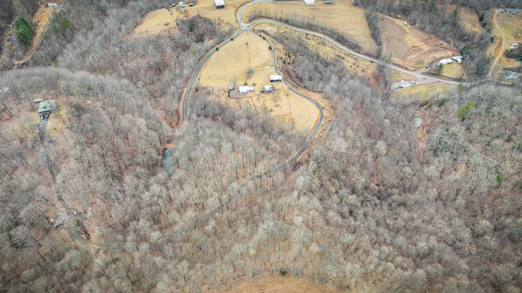180 Windy Hollow Road Hiltons, VA 24258 - Photo 15 of 19 106