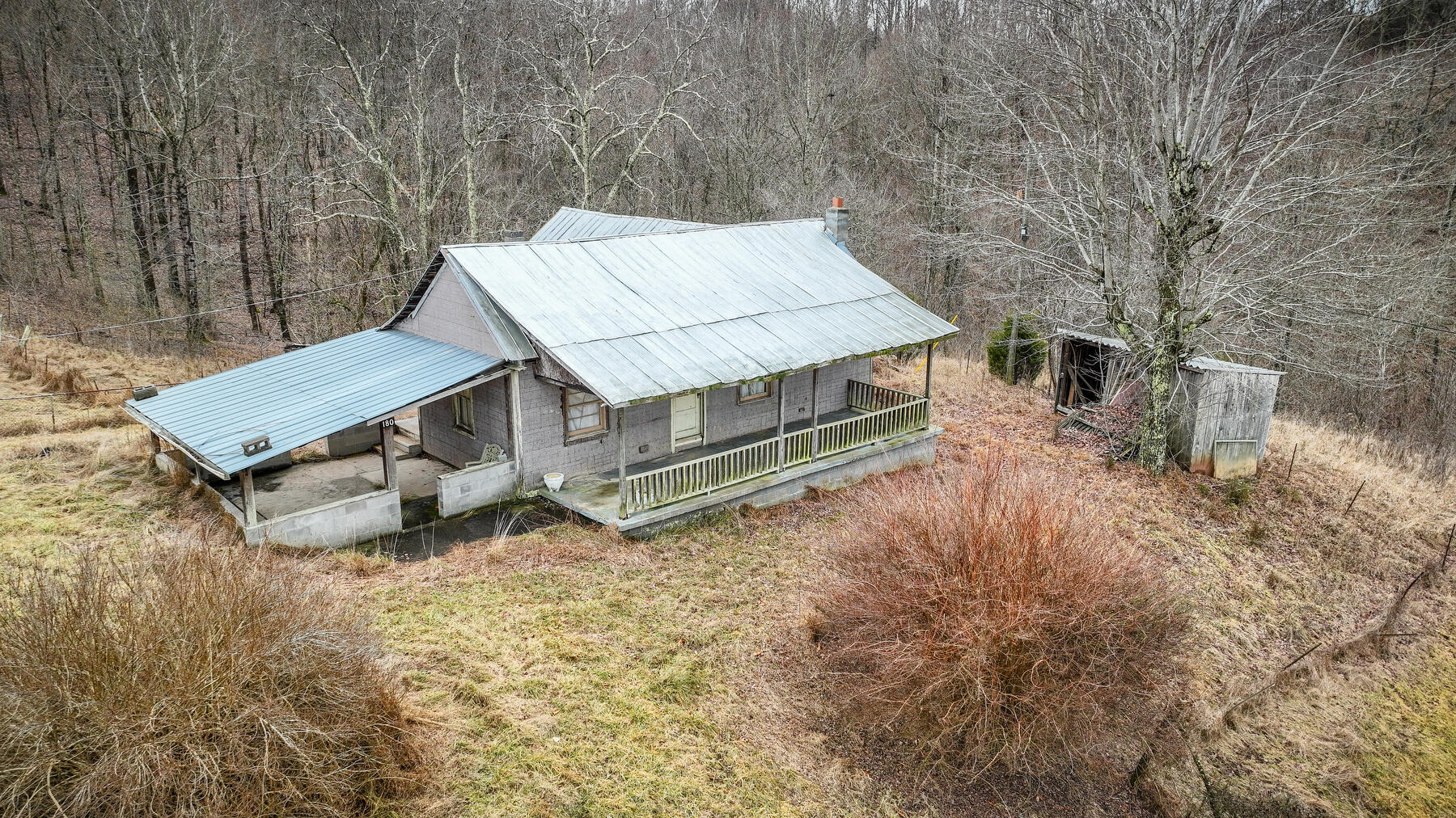 180 Windy Hollow Road Hiltons, VA 24258 - Photo 6 of 19 117