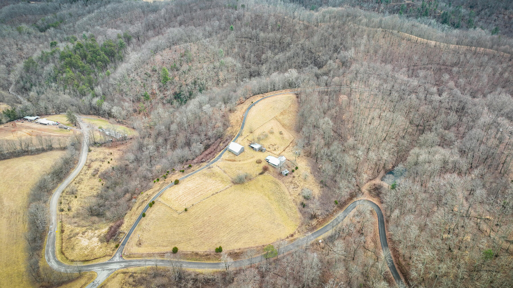 180 Windy Hollow Road Hiltons, VA 24258 - Photo 8 of 19 101