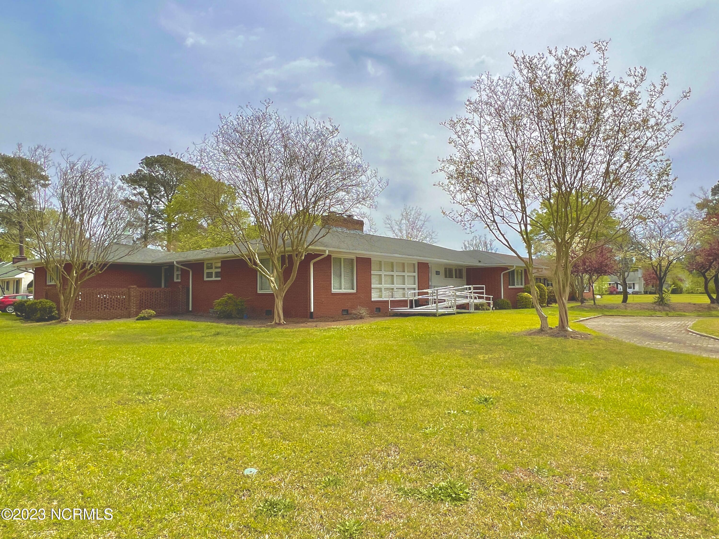 2003 Greenbriar Road Kinston, NC 28501 - Photo 5 of 55 CCBEDBC1-BB3D-4132-8F5A-507CE279F0FE