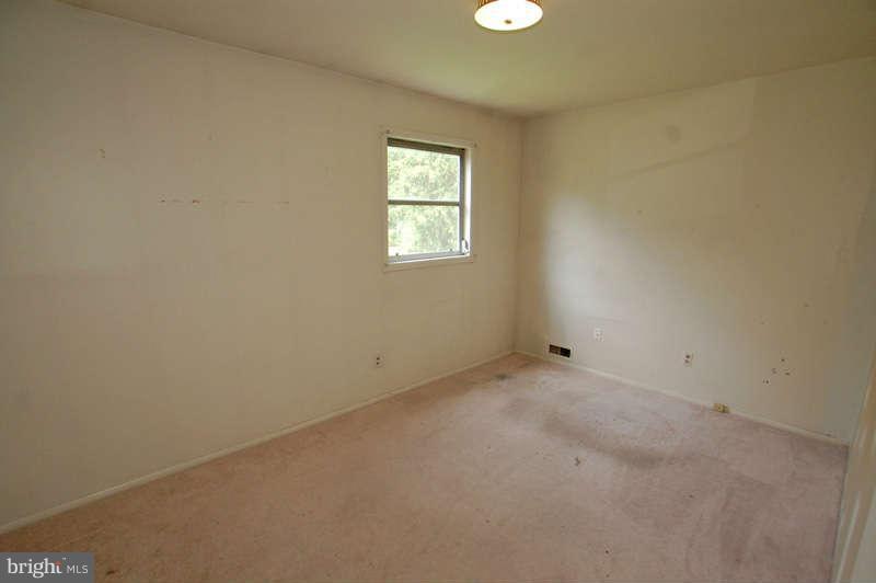 115 Heil Road Silver Spring, MD 20905 - Photo 11 of 30 Interior (General)