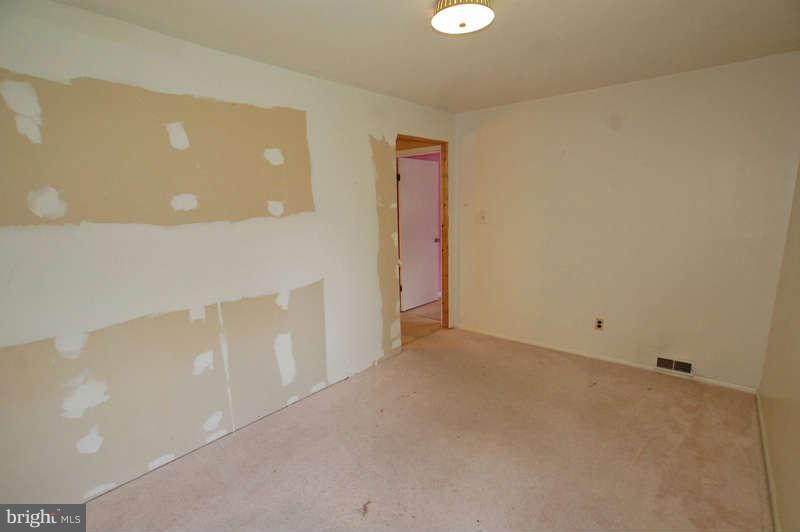 115 Heil Road Silver Spring, MD 20905 - Photo 12 of 30 Interior (General)
