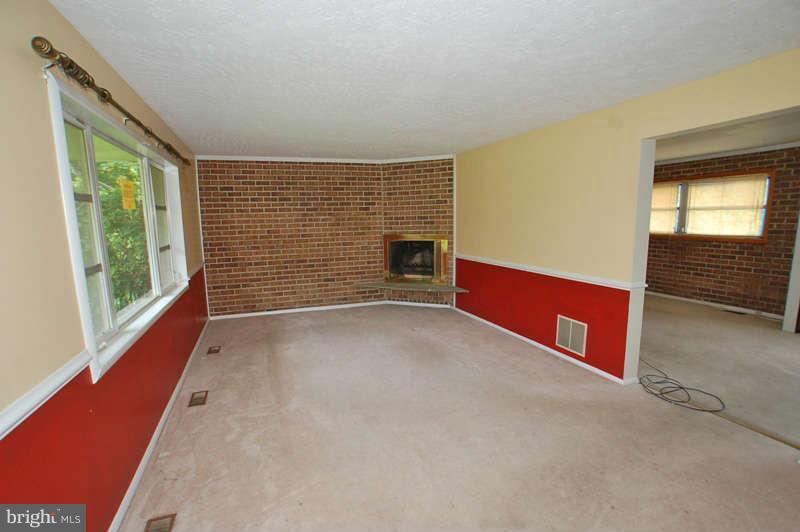 115 Heil Road Silver Spring, MD 20905 - Photo 3 of 30 Living Room