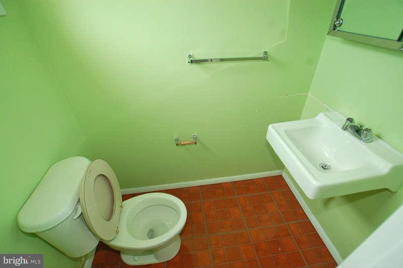 115 Heil Road Silver Spring, MD 20905 - Photo 21 of 30 Bath