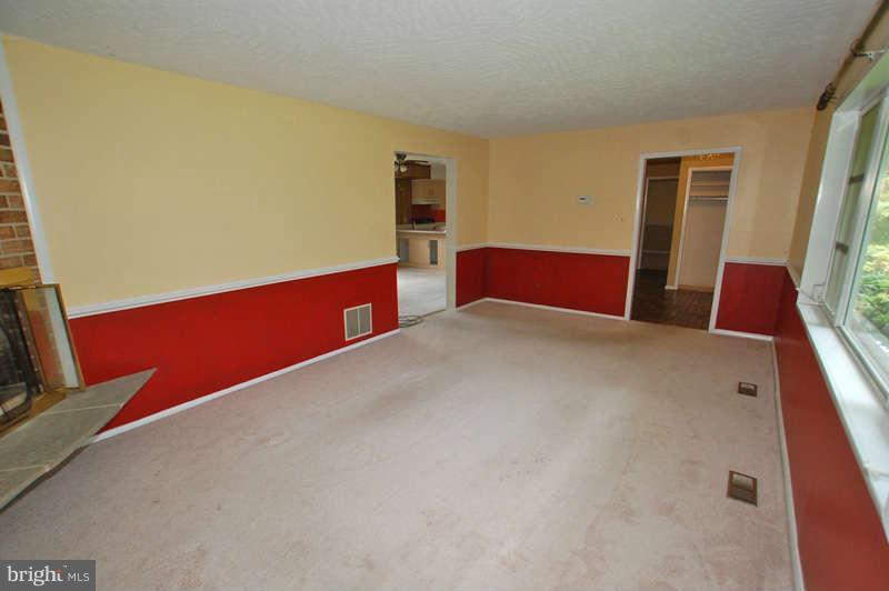 115 Heil Road Silver Spring, MD 20905 - Photo 4 of 30 Living Room