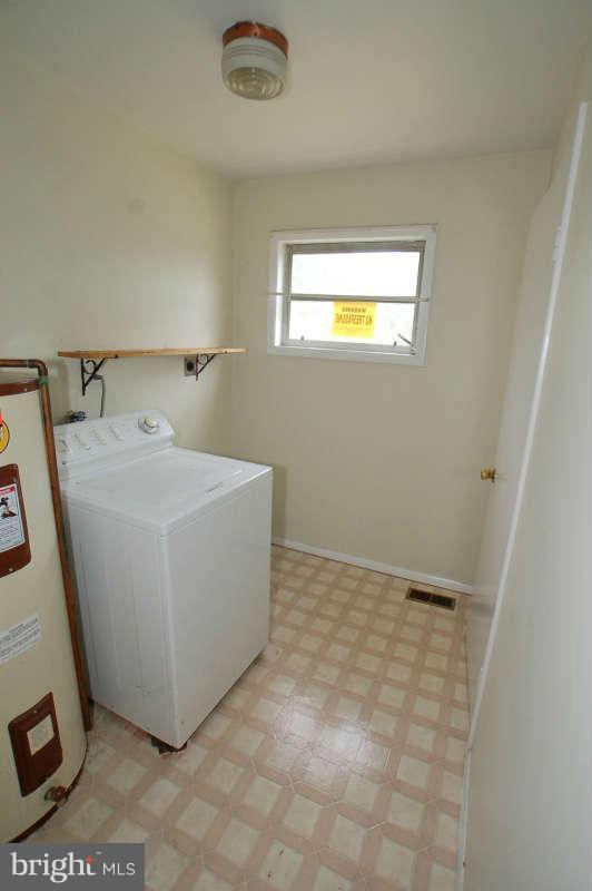 115 Heil Road Silver Spring, MD 20905 - Photo 5 of 30 Interior (General)