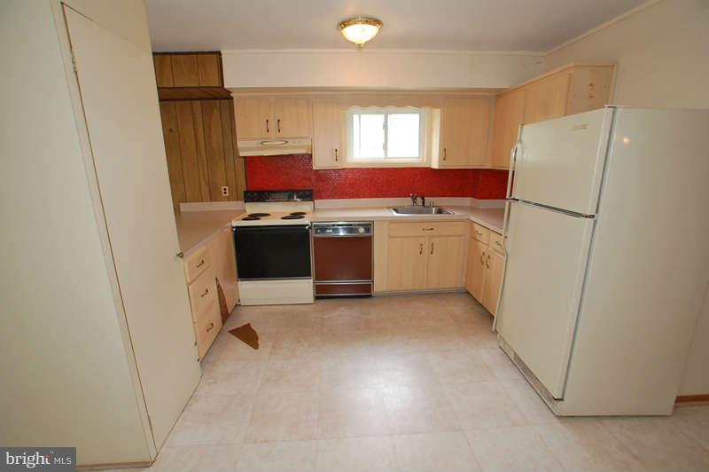 115 Heil Road Silver Spring, MD 20905 - Photo 6 of 30 Kitchen