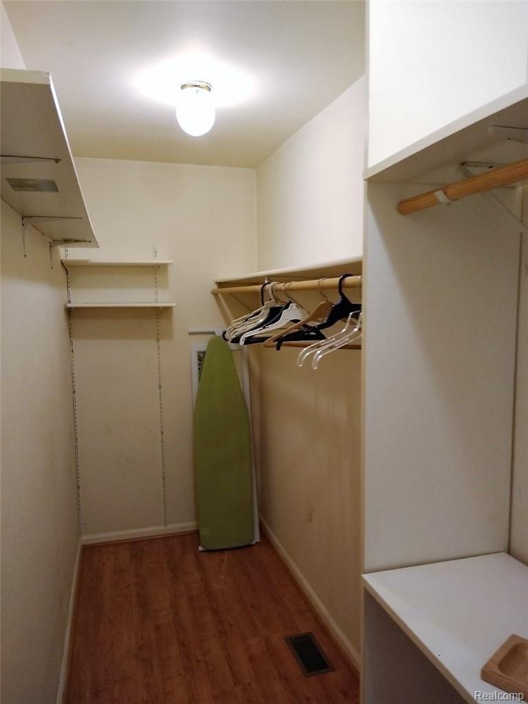 11170 Chicago Road Warren, MI 48093 - Photo 20 of 29 2nd BR walk-in closet.jpg