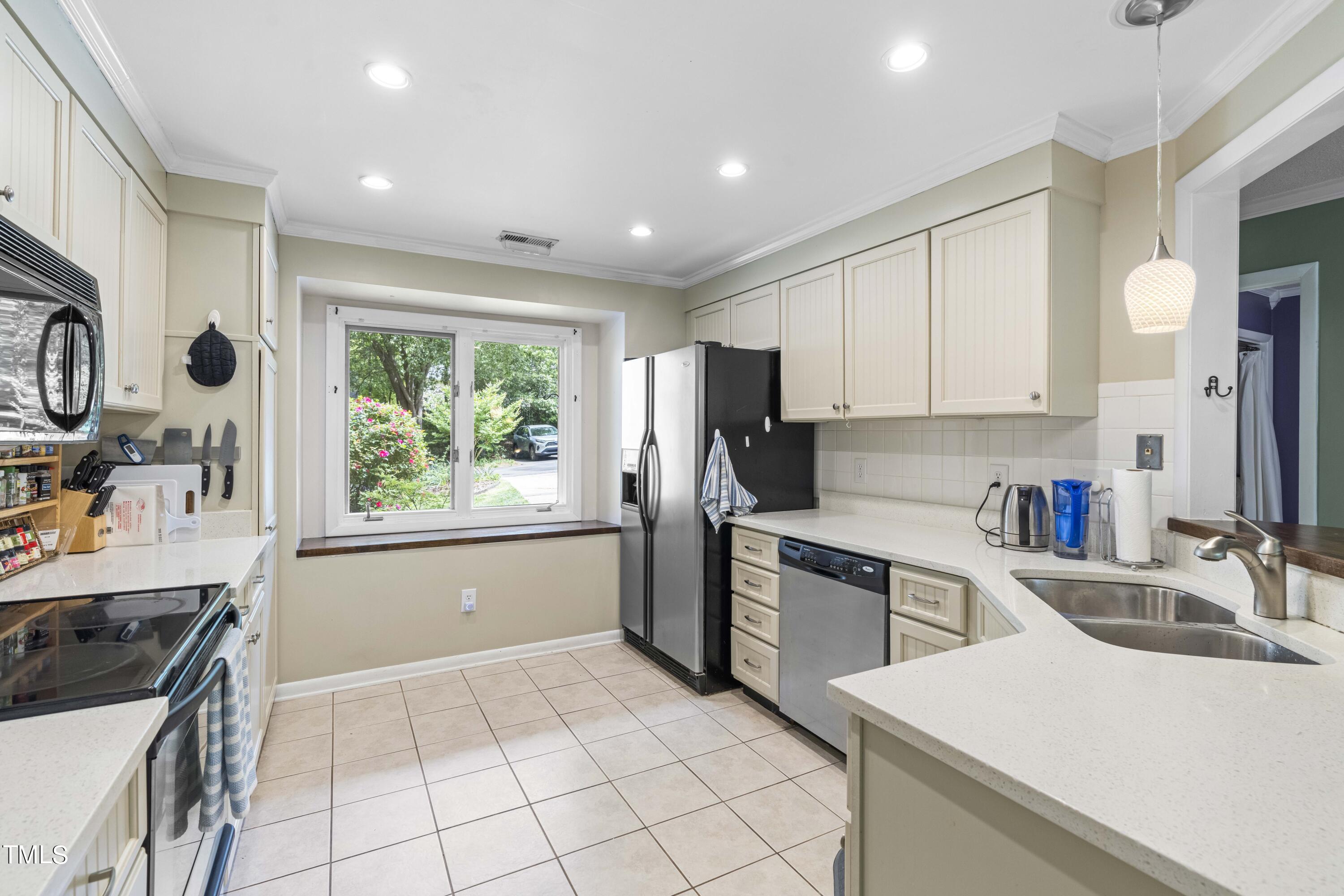4305 Sun Belt Place Raleigh, NC 27613 - Photo 8 of 29 16