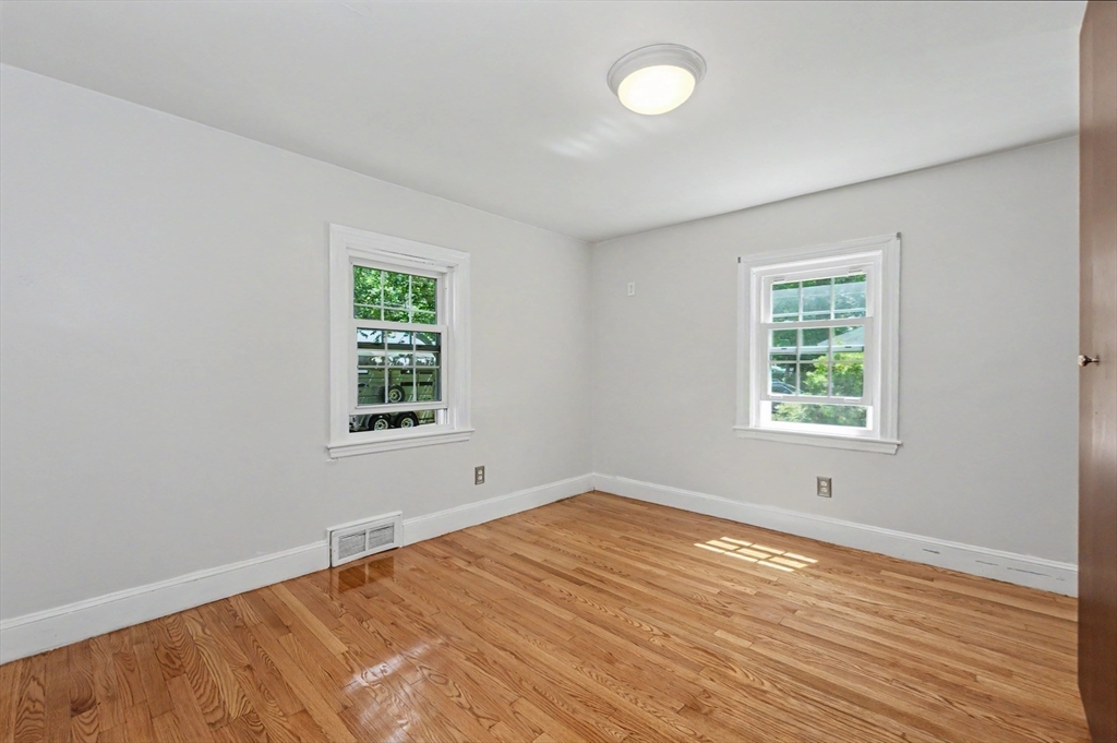 25 Moynihan Road Hamilton, MA 01982 - Photo 31 of 42