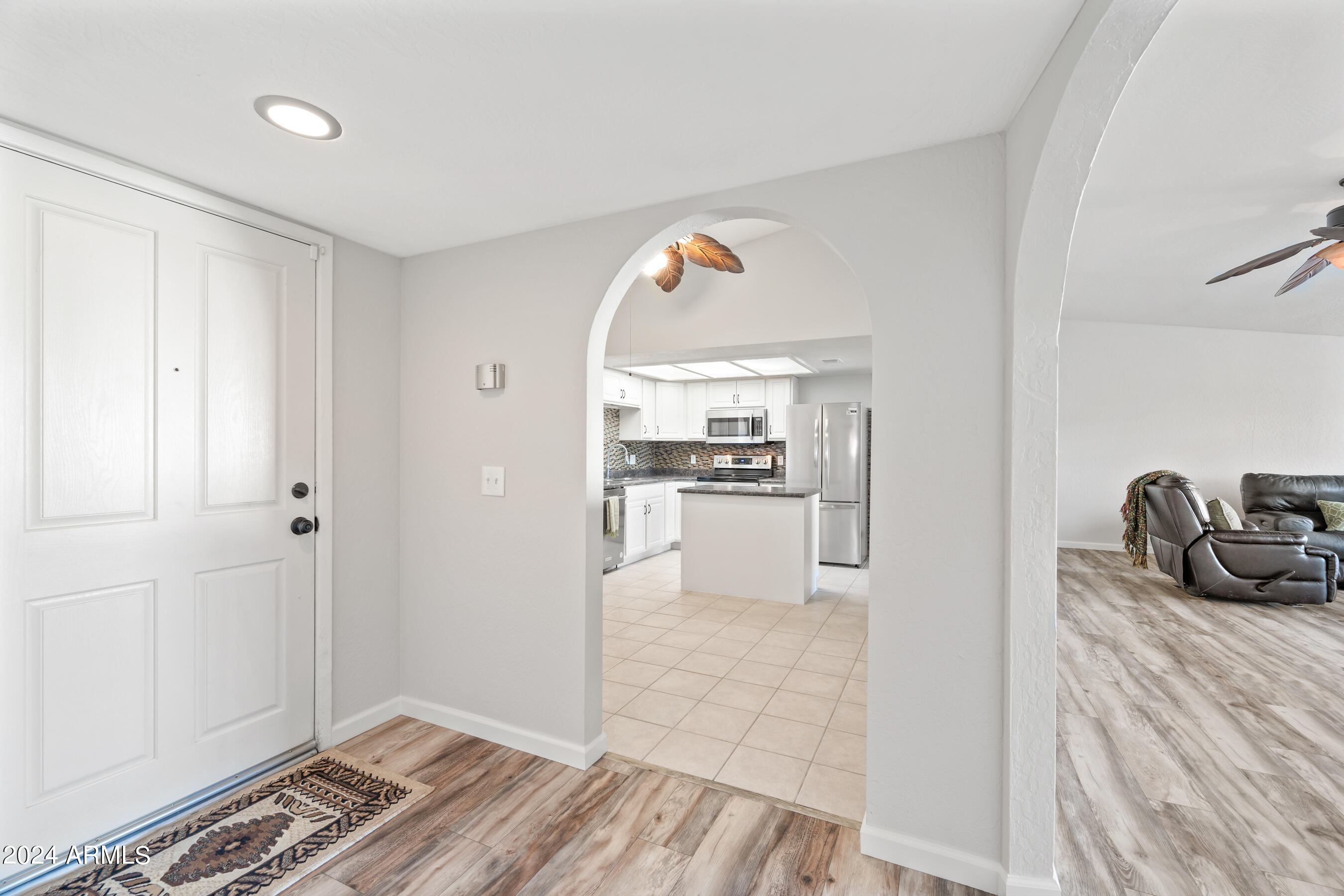 237 West Wagoner Road Phoenix, AZ 85023 - Photo 3 of 34 5-237WWR-ocupix