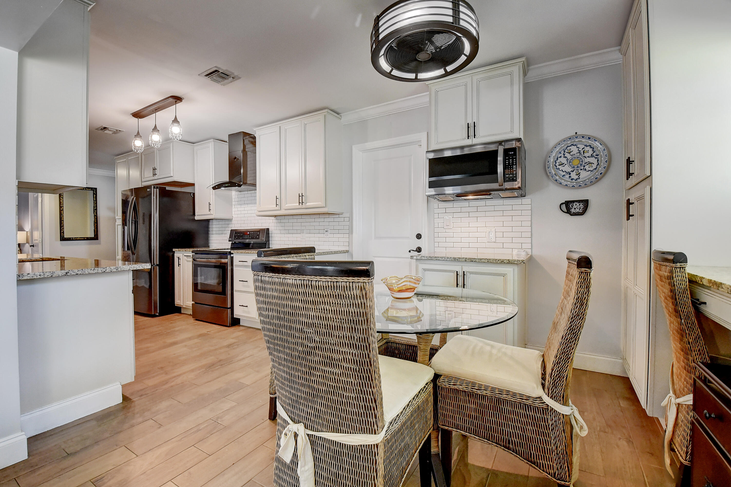 271 Southwest 5th Street Boca Raton, FL 33432 - Photo 11 of 33 127 SW 5th St Breakfast/Kitchen