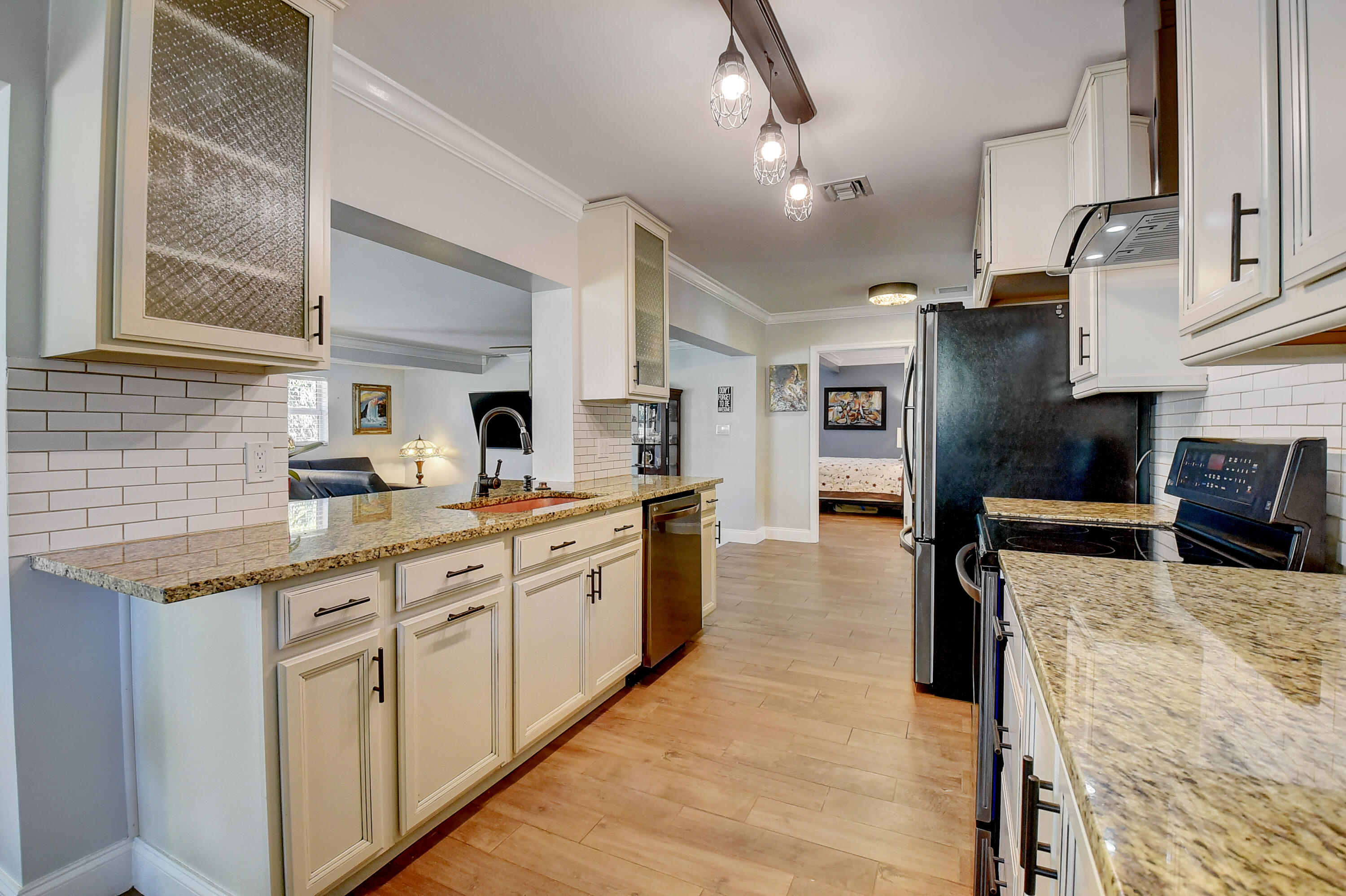 271 Southwest 5th Street Boca Raton, FL 33432 - Photo 13 of 33 127 SW 5th St Kitchen