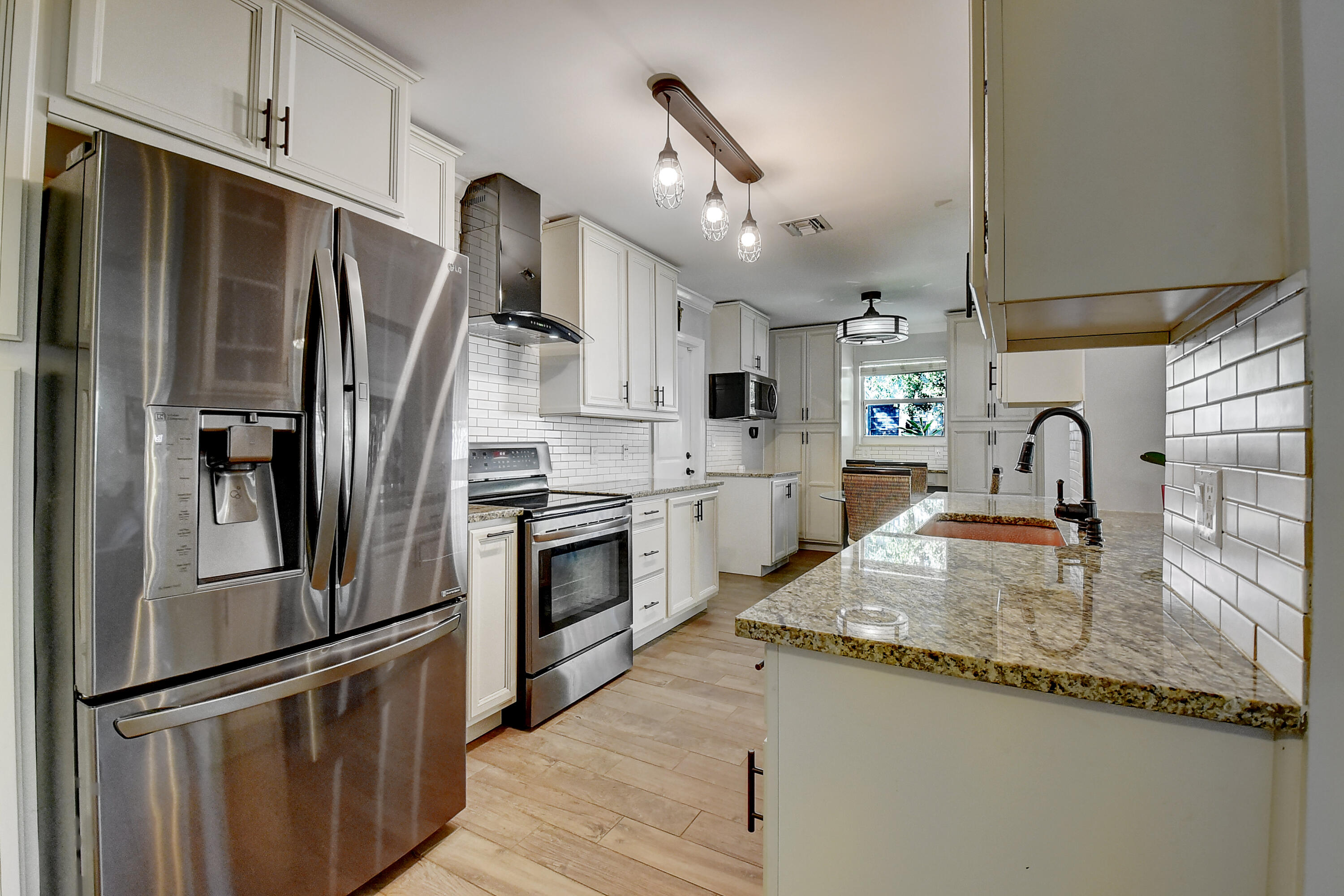 271 Southwest 5th Street Boca Raton, FL 33432 - Photo 14 of 33 127 SW 5th St Kitchen
