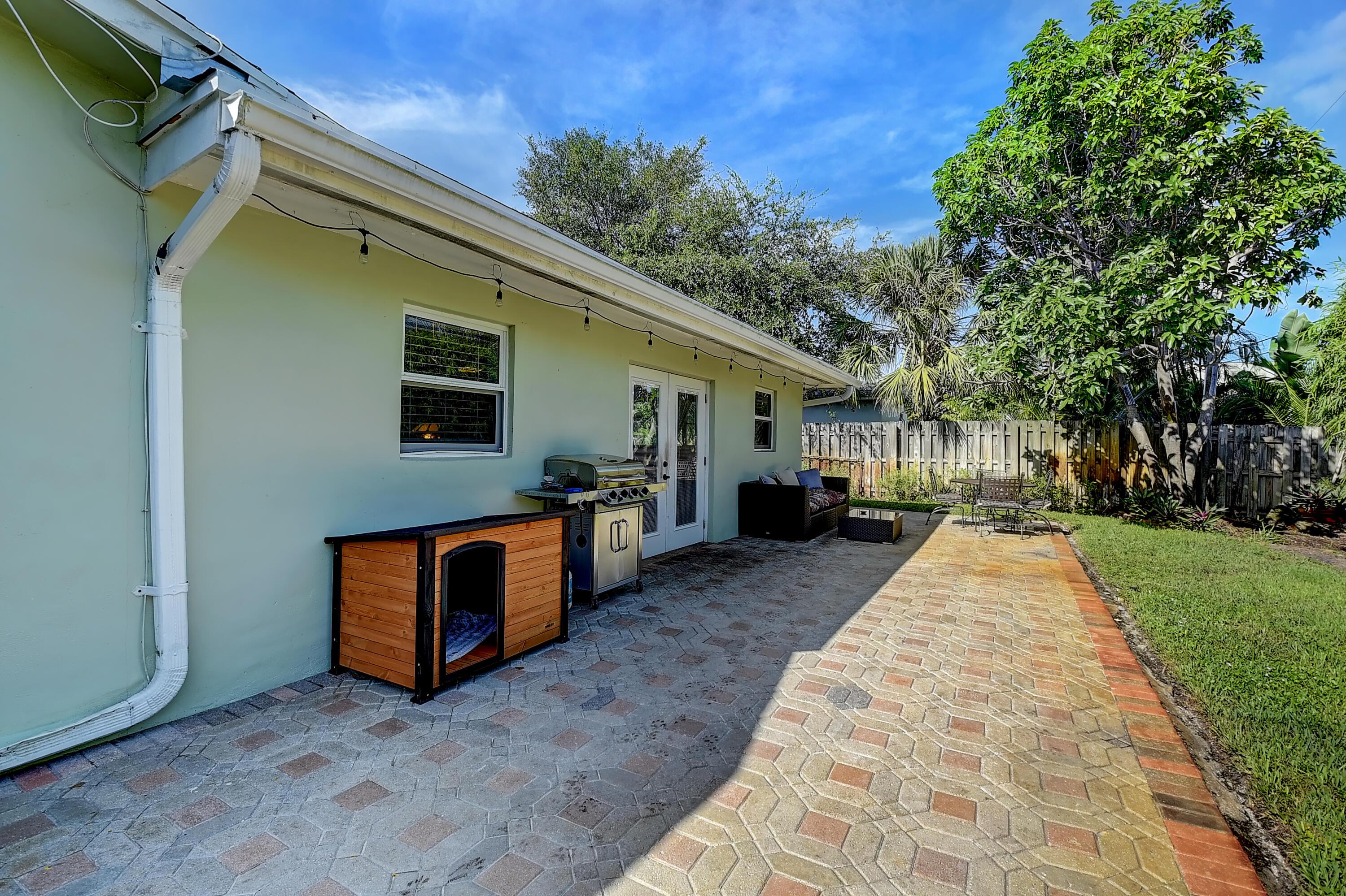 271 Southwest 5th Street Boca Raton, FL 33432 - Photo 27 of 33 127 SW 5th St Patio