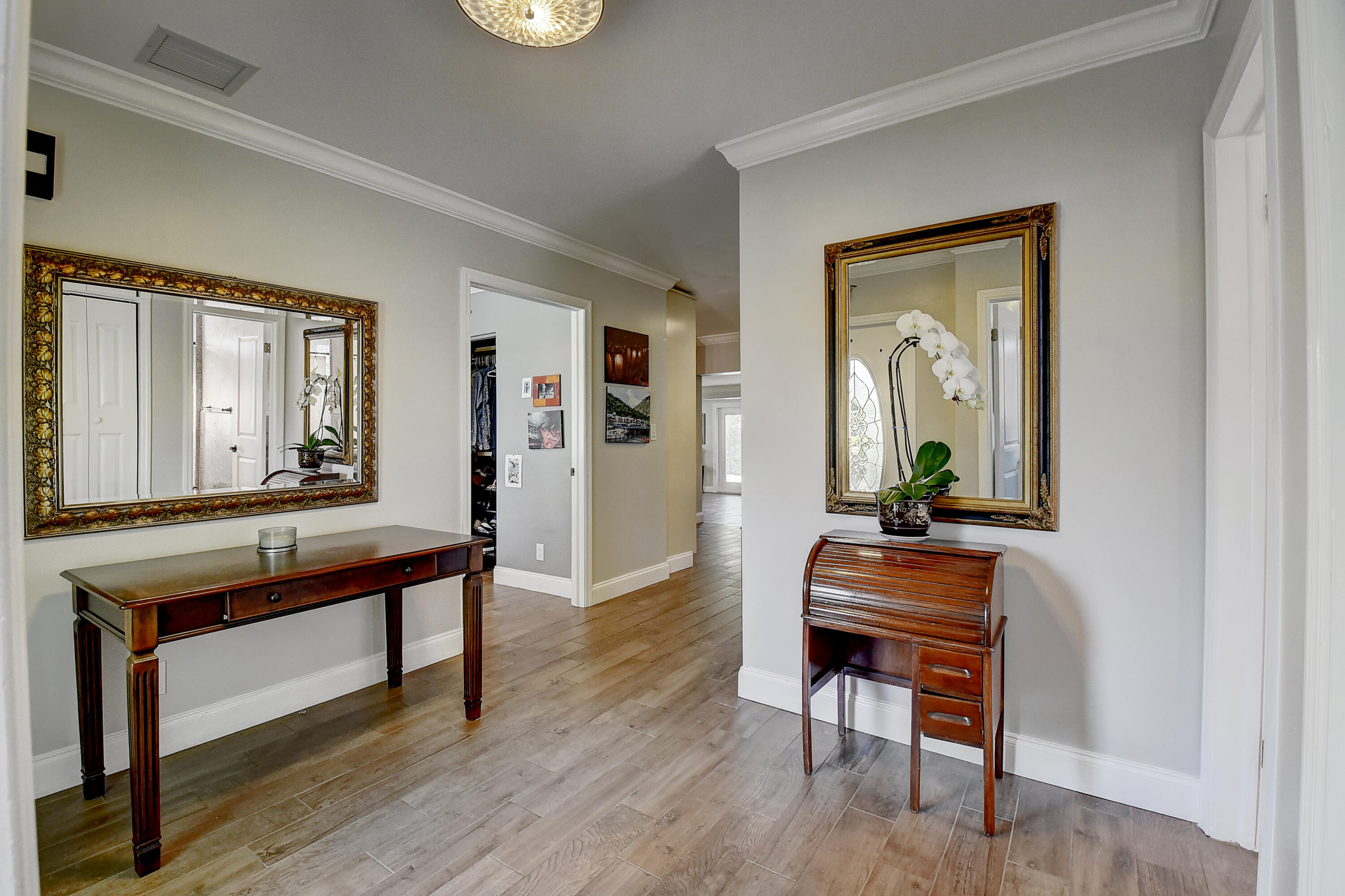 271 Southwest 5th Street Boca Raton, FL 33432 - Photo 4 of 33 127 SW 5th St Foyer