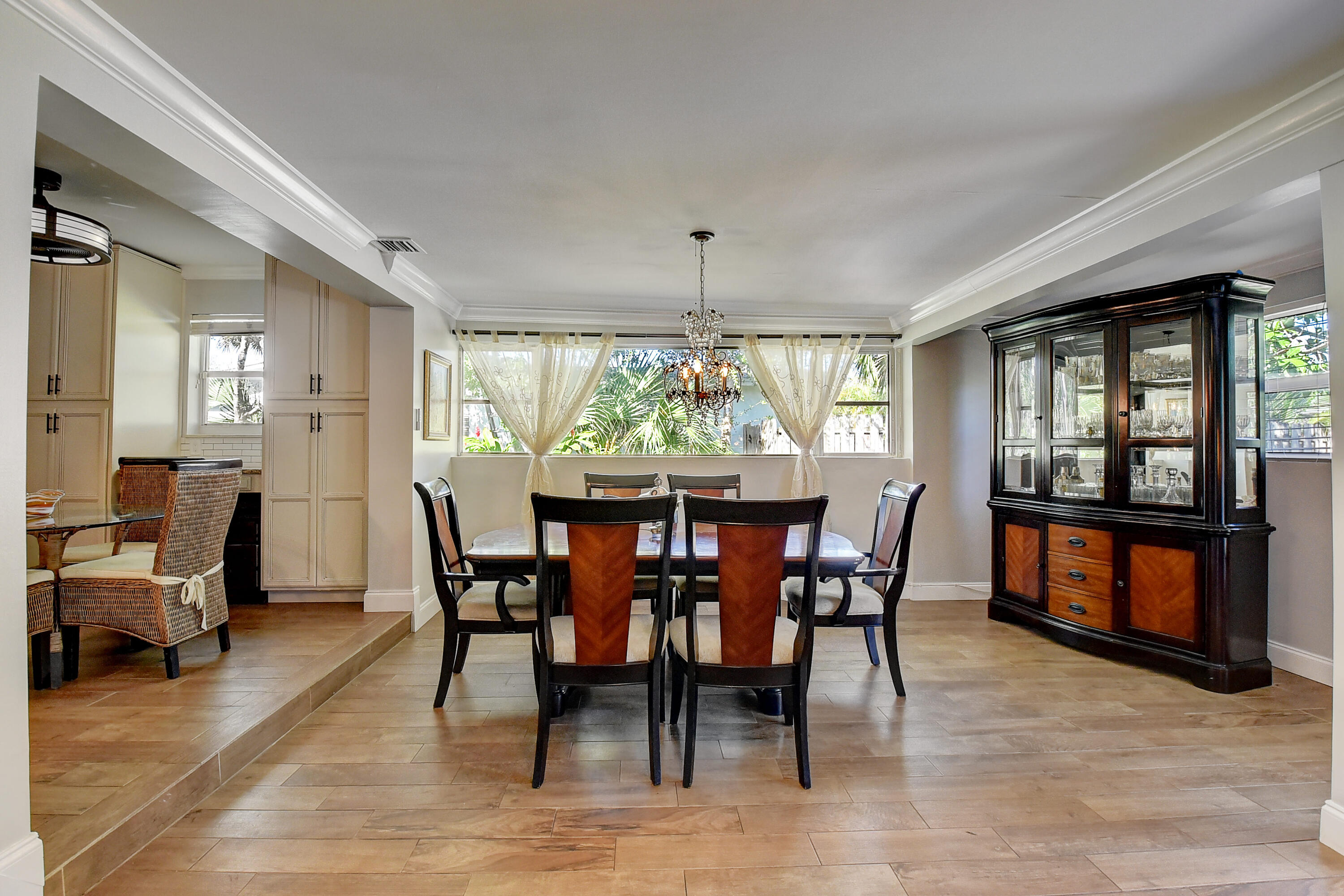 271 Southwest 5th Street Boca Raton, FL 33432 - Photo 8 of 33 127 SW 5th St Living