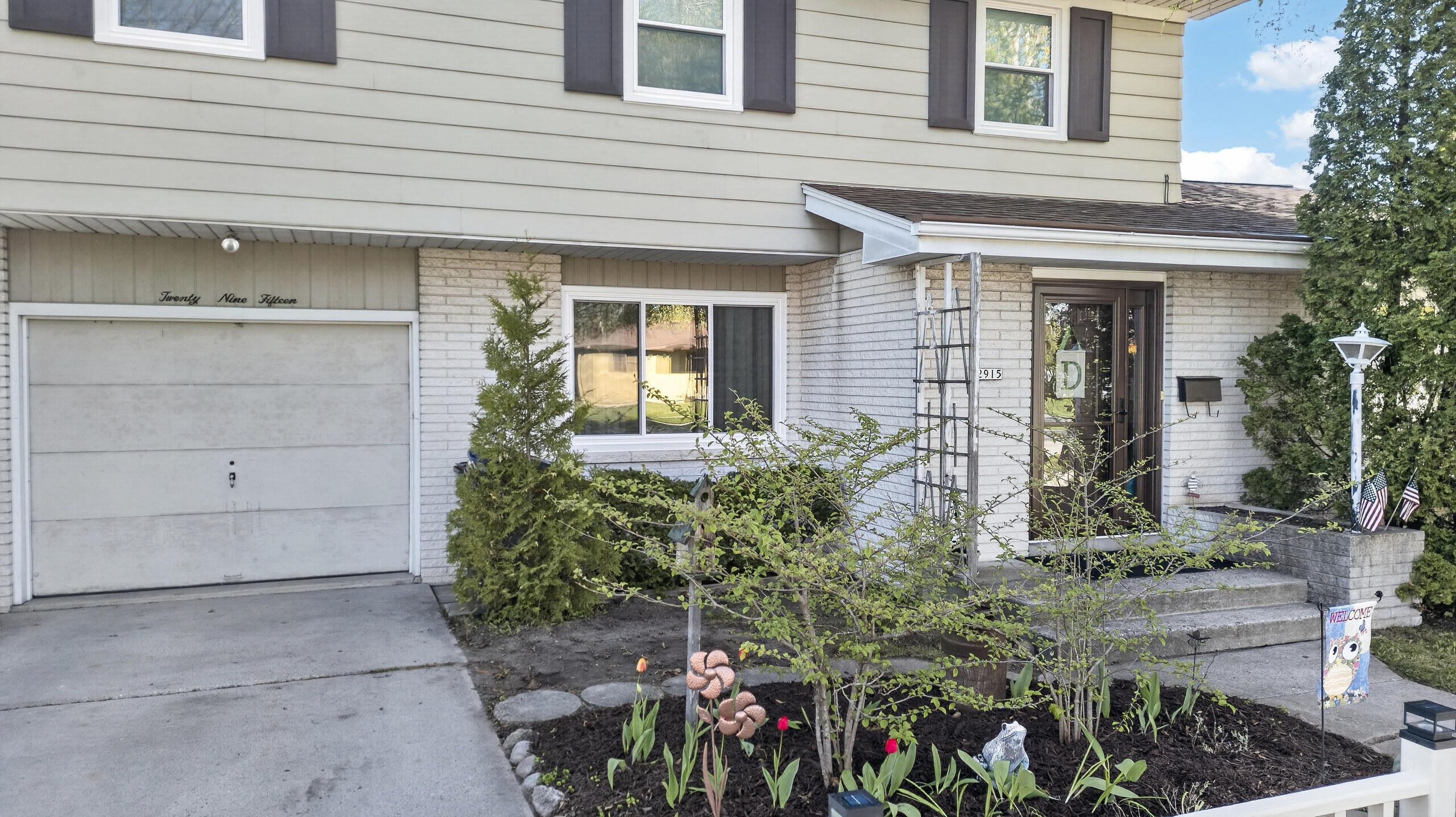2915 South 16th Street Sheboygan, WI 53081 - Photo 4 of 48 Front