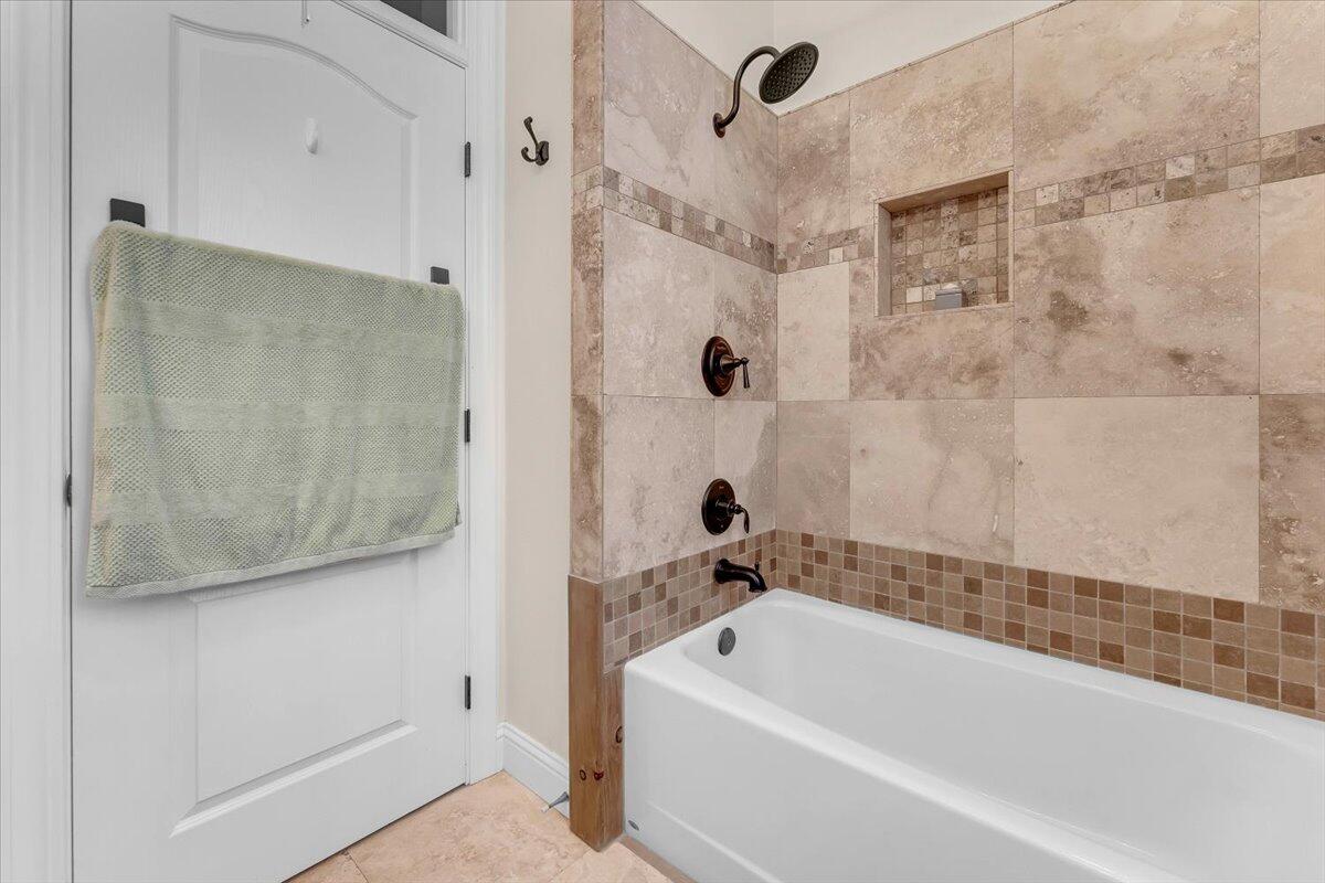 5697 Constitution Way Redding, CA 96003 - Photo 29 of 87 Hall bath - shower over tub