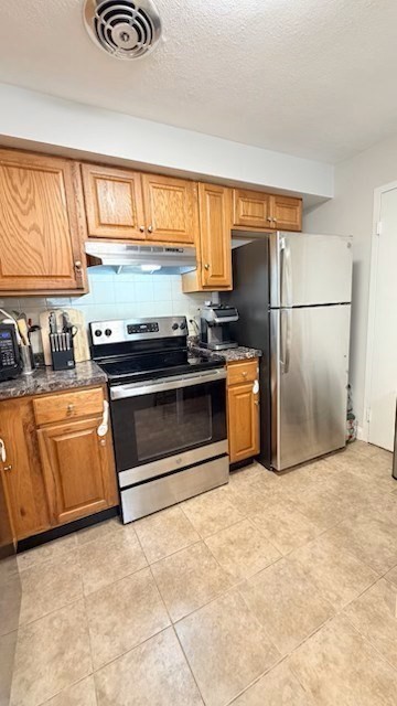 1105 Lexington Street, Unit 84 Waltham, MA 02452 - Photo 4 of 9 a kitchen with stainless steel appliances a stove and a refrigerator