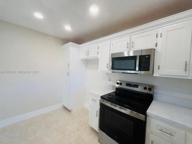 $160,000 | 411 South Hollybrook Drive, Unit 305, Pembroke Pines, FL 33025