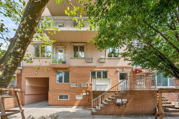 $640,000 | 2231 62nd Street, Unit 1A | Mapleton