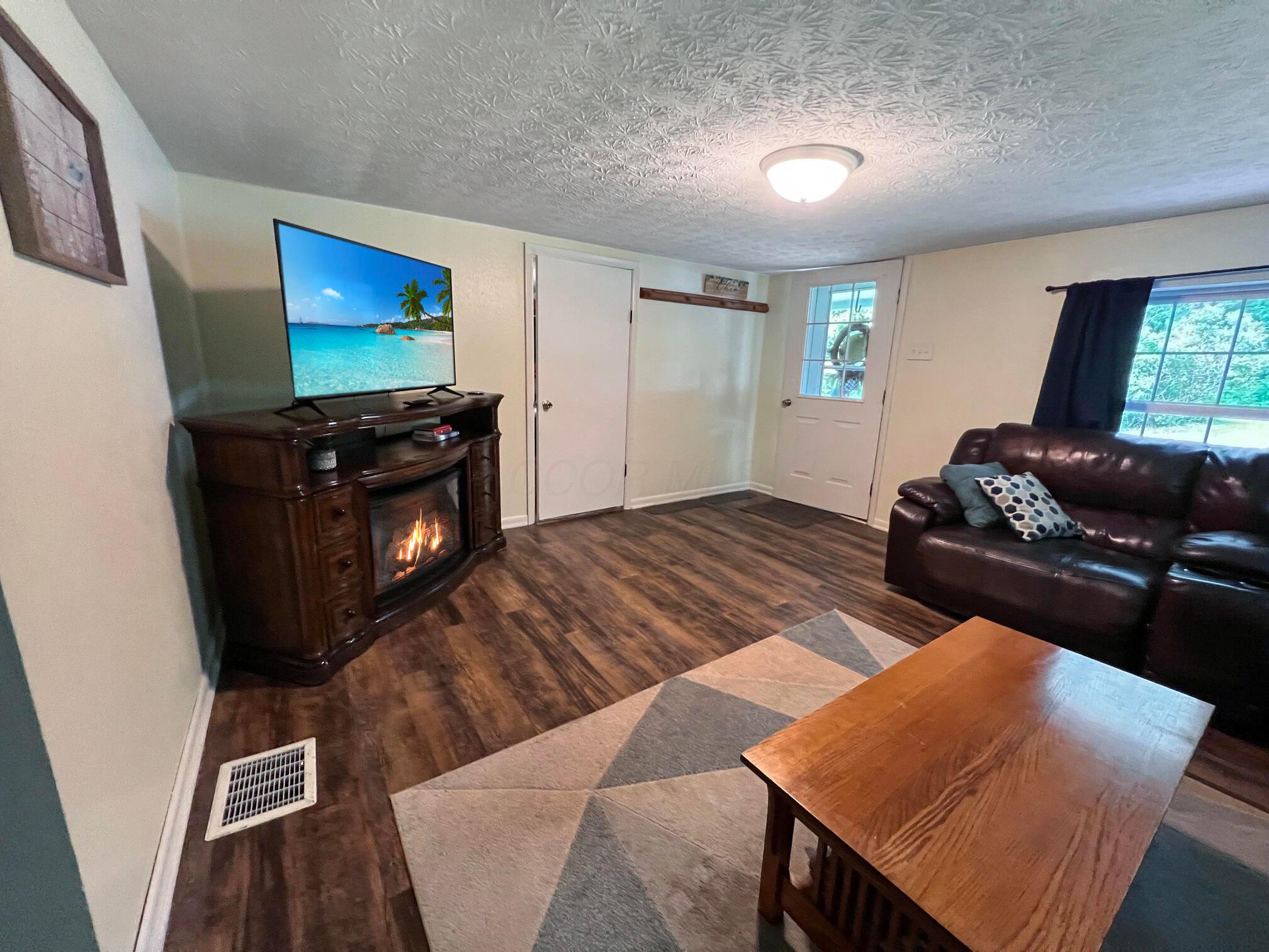 988 Connett Road Nelsonville, OH 45764 - Photo 6 of 28 Living Room
