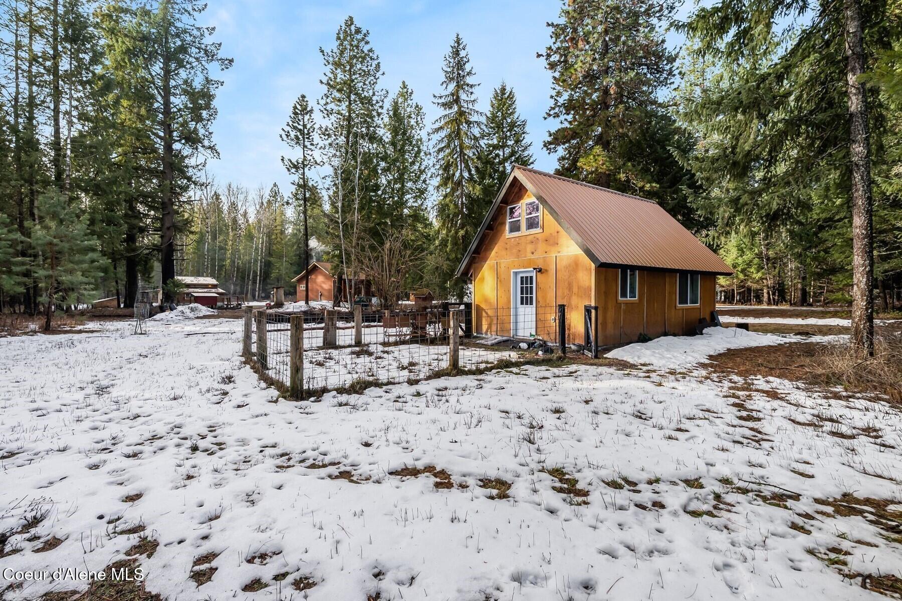 870-842 Samuels Road Sandpoint, ID 83864 - Photo 43 of 67 Guest Cabin