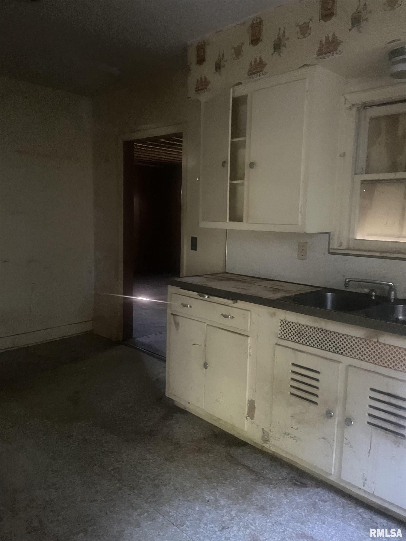 2660 South 8th Street Springfield, IL 62703 - Photo 6 of 16