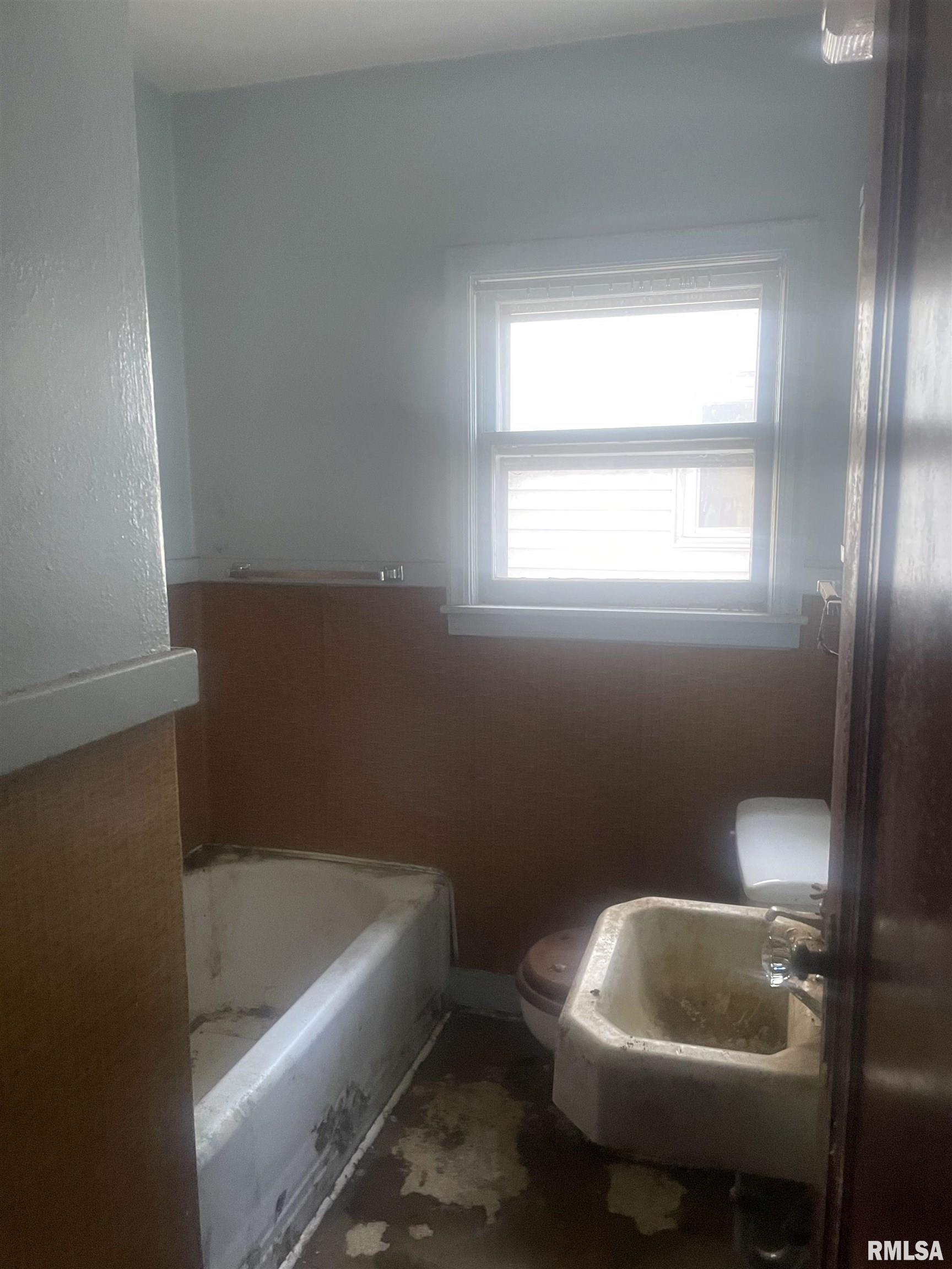 2660 South 8th Street Springfield, IL 62703 - Photo 9 of 16