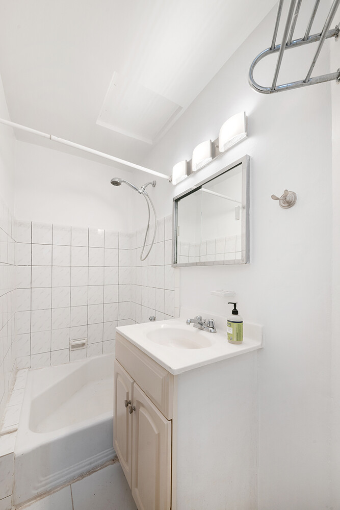 151 East 20th Street, Unit 2C Manhattan, NY 10003 - Photo 9 of 11