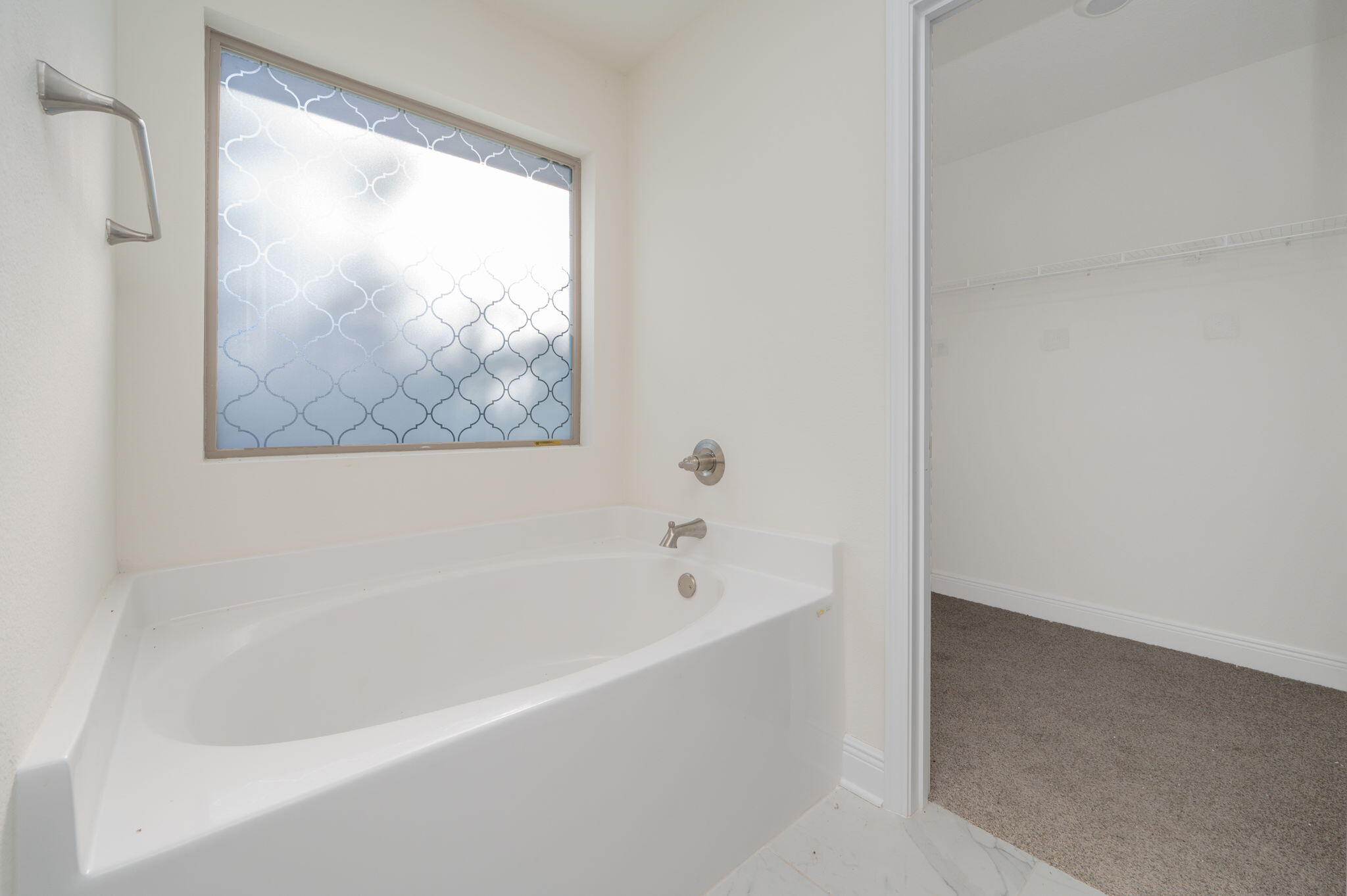 10152 American Farms Road Milton, FL 32583 - Photo 25 of 49 a white bath tub sitting next to a window