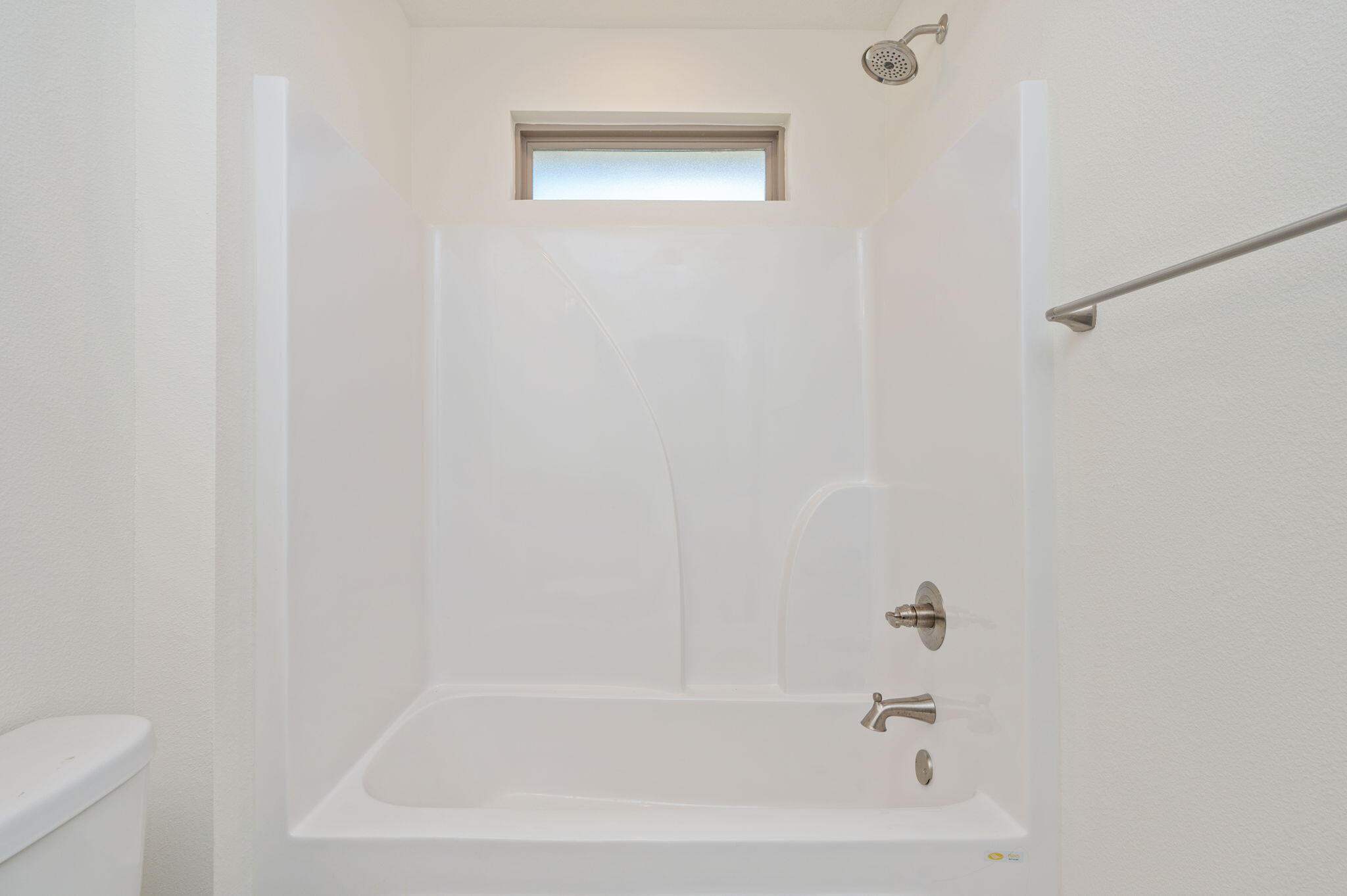 10152 American Farms Road Milton, FL 32583 - Photo 32 of 49 a bathroom with a bathtub