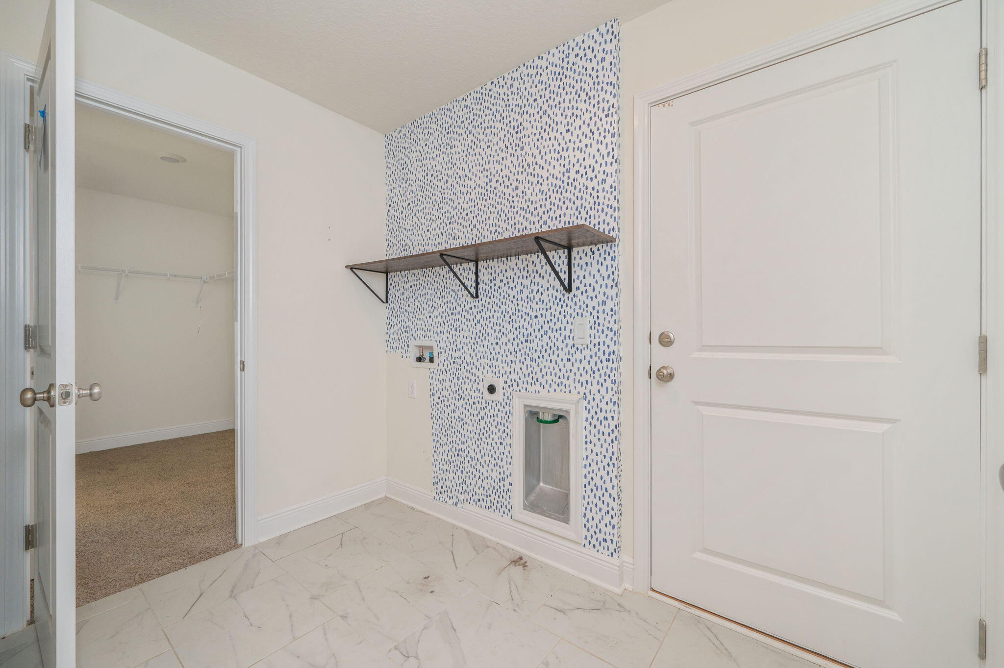 10152 American Farms Road Milton, FL 32583 - Photo 35 of 49 an empty room with a hallway