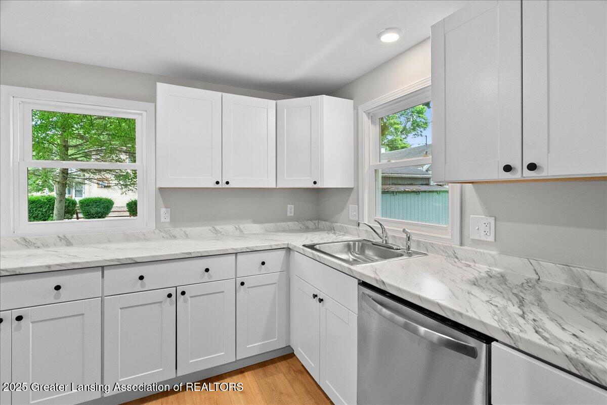 204 East Cavanaugh Road Lansing, MI 48910 - Photo 17 of 30 20-Media Jett - 13