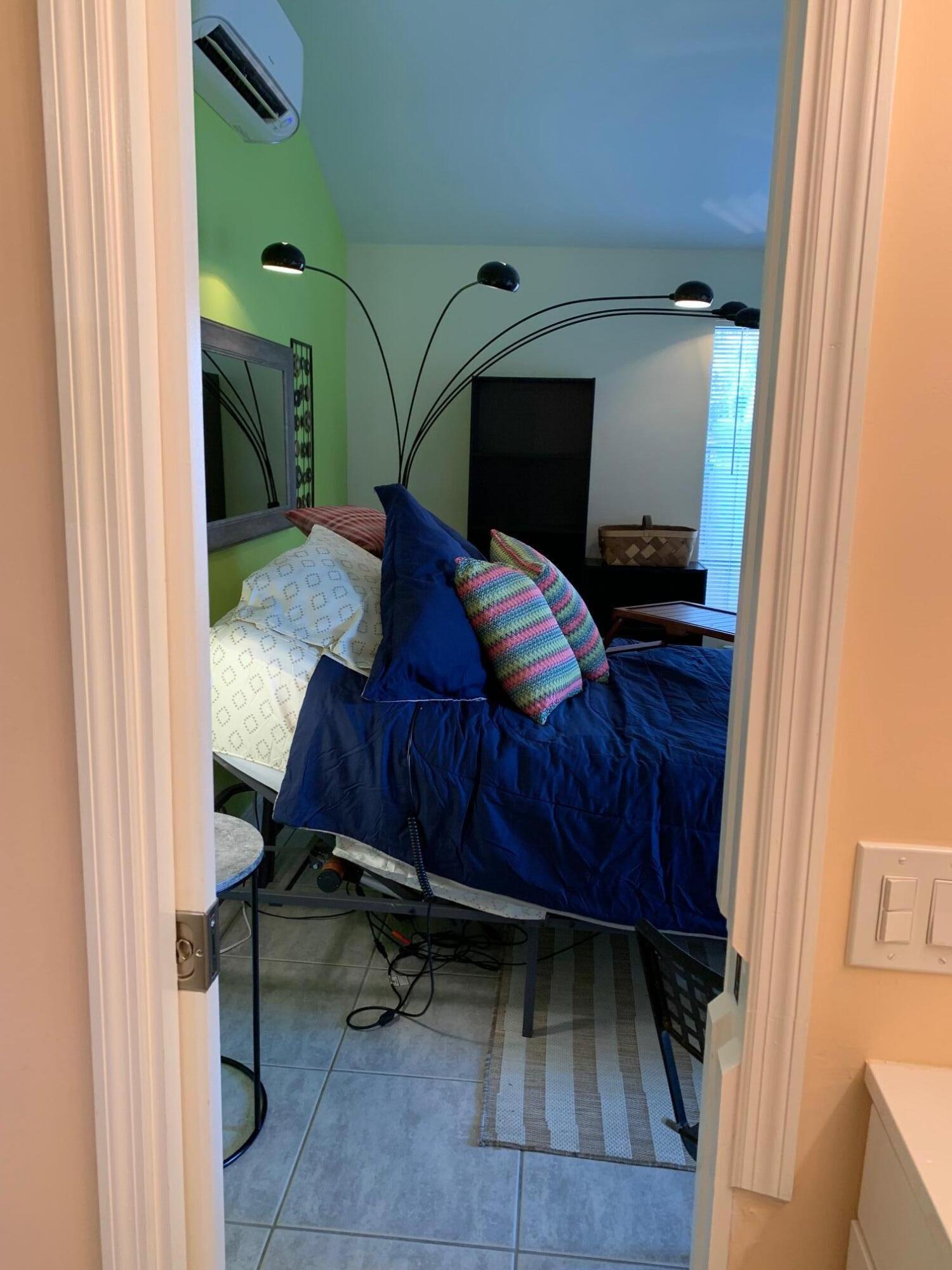 920 Mathis Street, Unit B Lake Worth, FL 33461 - Photo 12 of 21 M 4