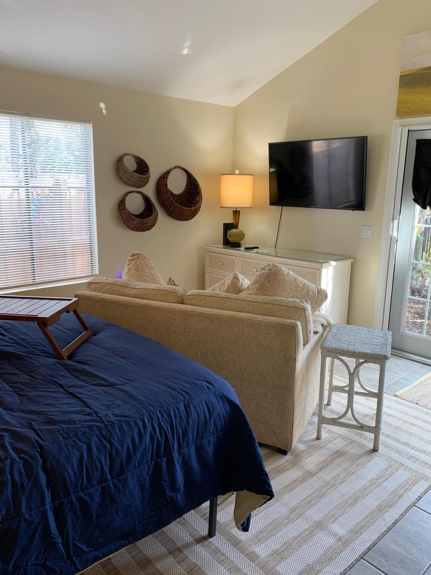 920 Mathis Street, Unit B Lake Worth, FL 33461 - Photo 13 of 21 M 5