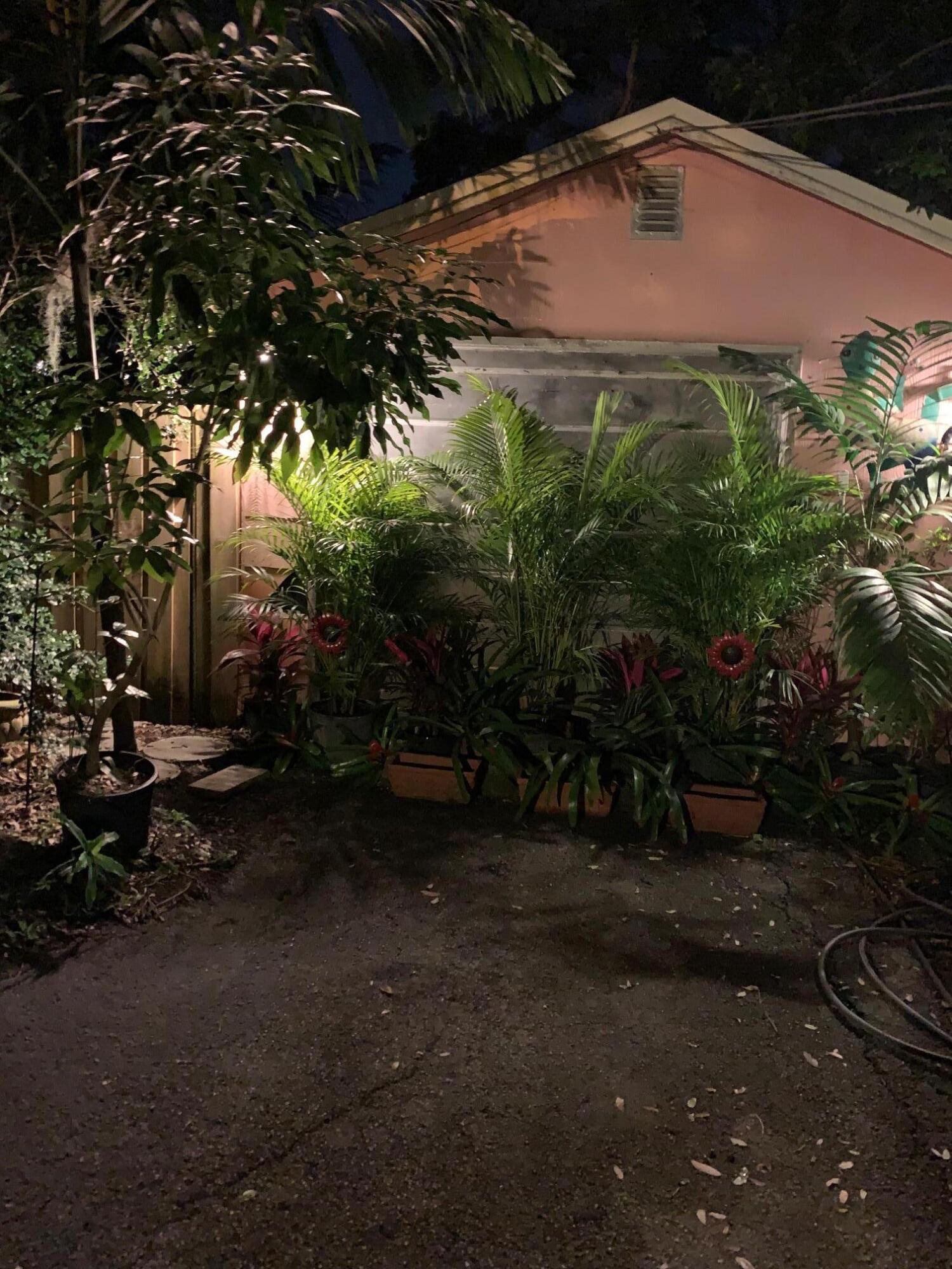 920 Mathis Street, Unit B Lake Worth, FL 33461 - Photo 4 of 21 MATHIS Y