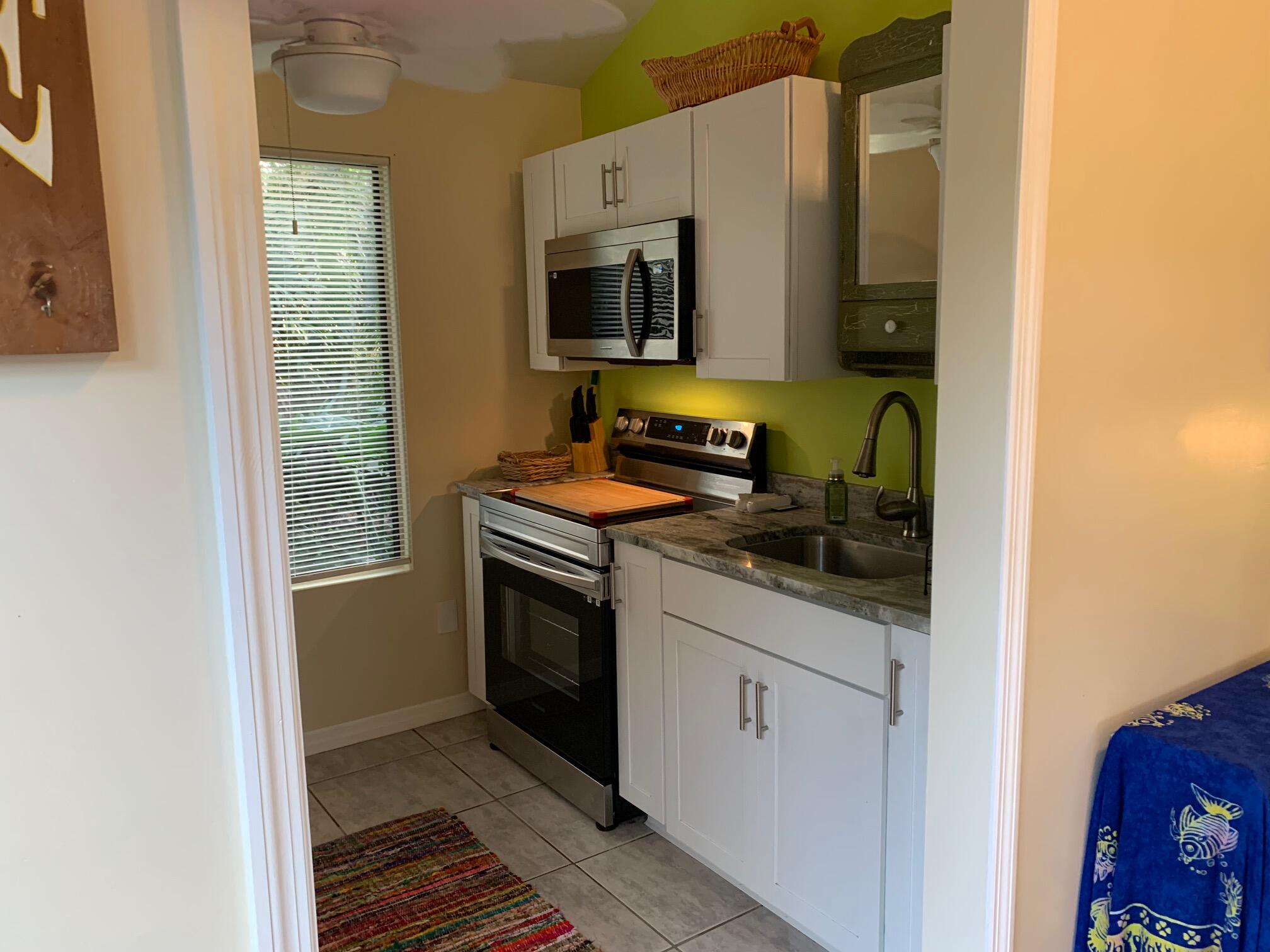 920 Mathis Street, Unit B Lake Worth, FL 33461 - Photo 10 of 21 MATHI