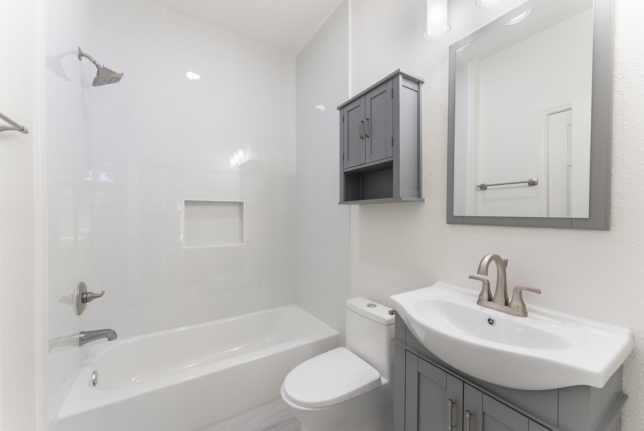 38 North Dragonwood Place Spring, TX 77381 - Photo 15 of 50 First floor guest bathroom.