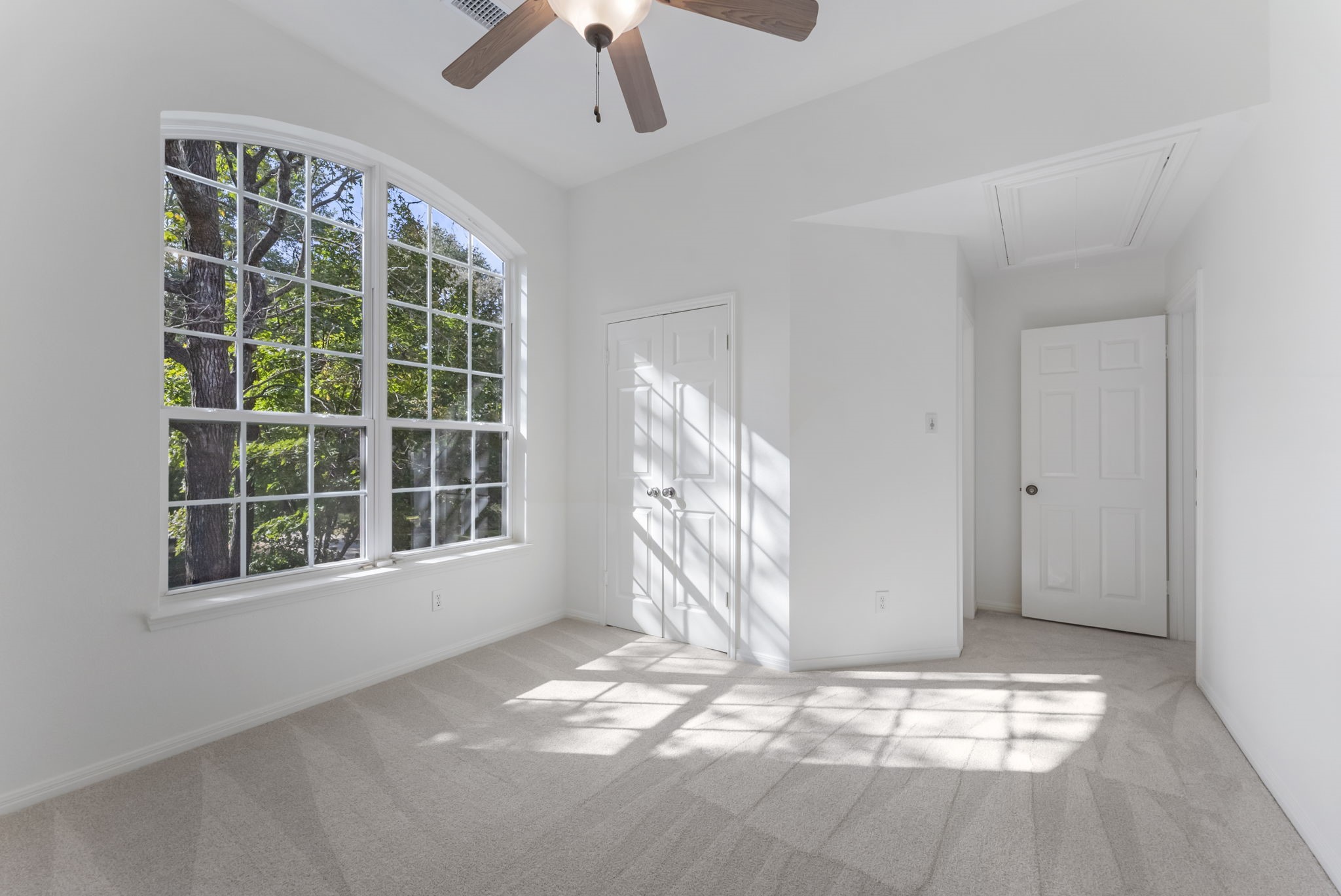38 North Dragonwood Place Spring, TX 77381 - Photo 26 of 50 Secondary bedroom.