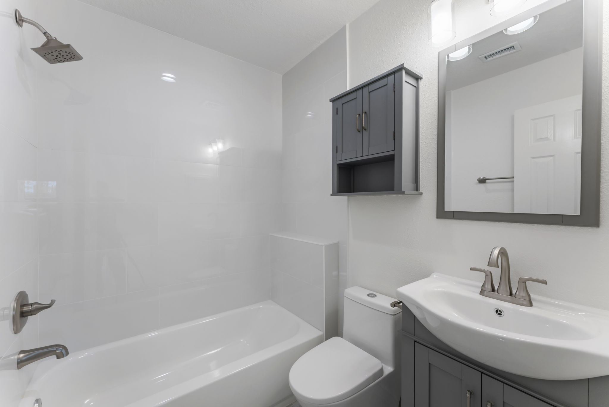 38 North Dragonwood Place Spring, TX 77381 - Photo 28 of 50 Newly remodeled en-suite secondary bathroom.