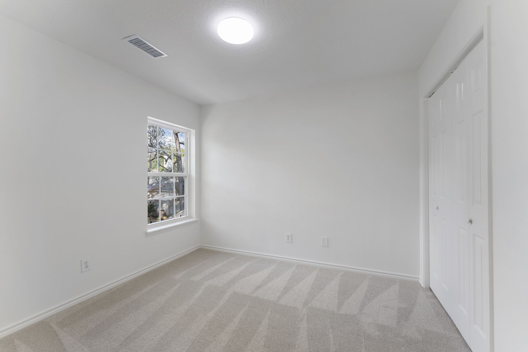 38 North Dragonwood Place Spring, TX 77381 - Photo 31 of 50 Secondary bedroom.