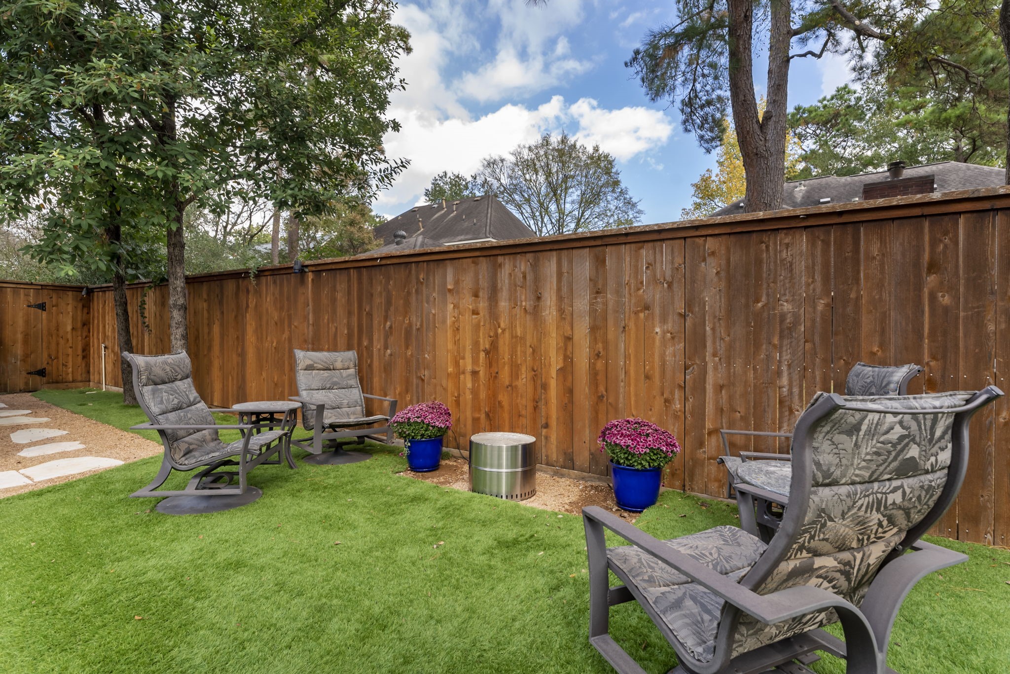 38 North Dragonwood Place Spring, TX 77381 - Photo 38 of 50 Low-maintenance turfed backyard that looks great year-round.