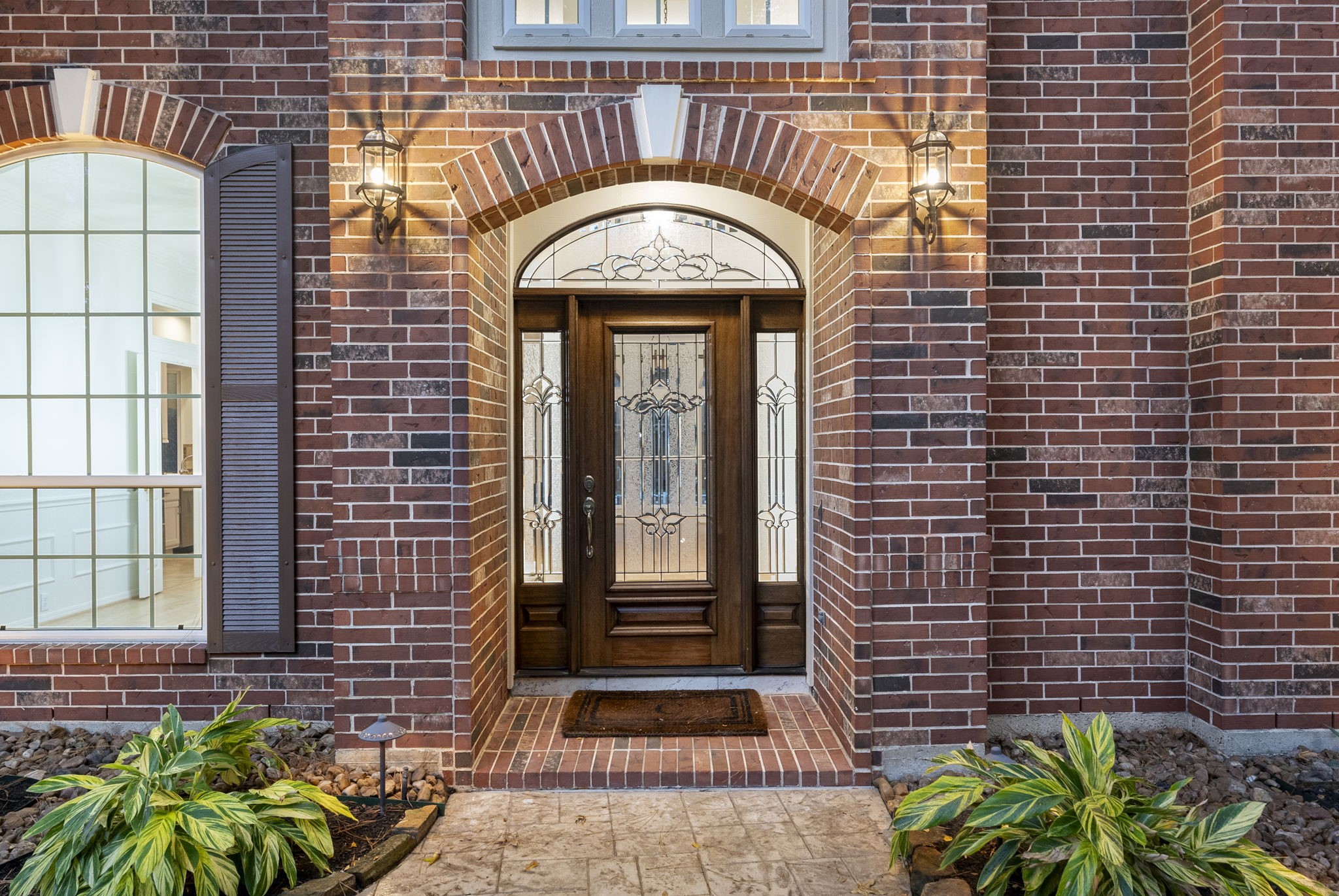 38 North Dragonwood Place Spring, TX 77381 - Photo 4 of 50 Such welcoming entrance!